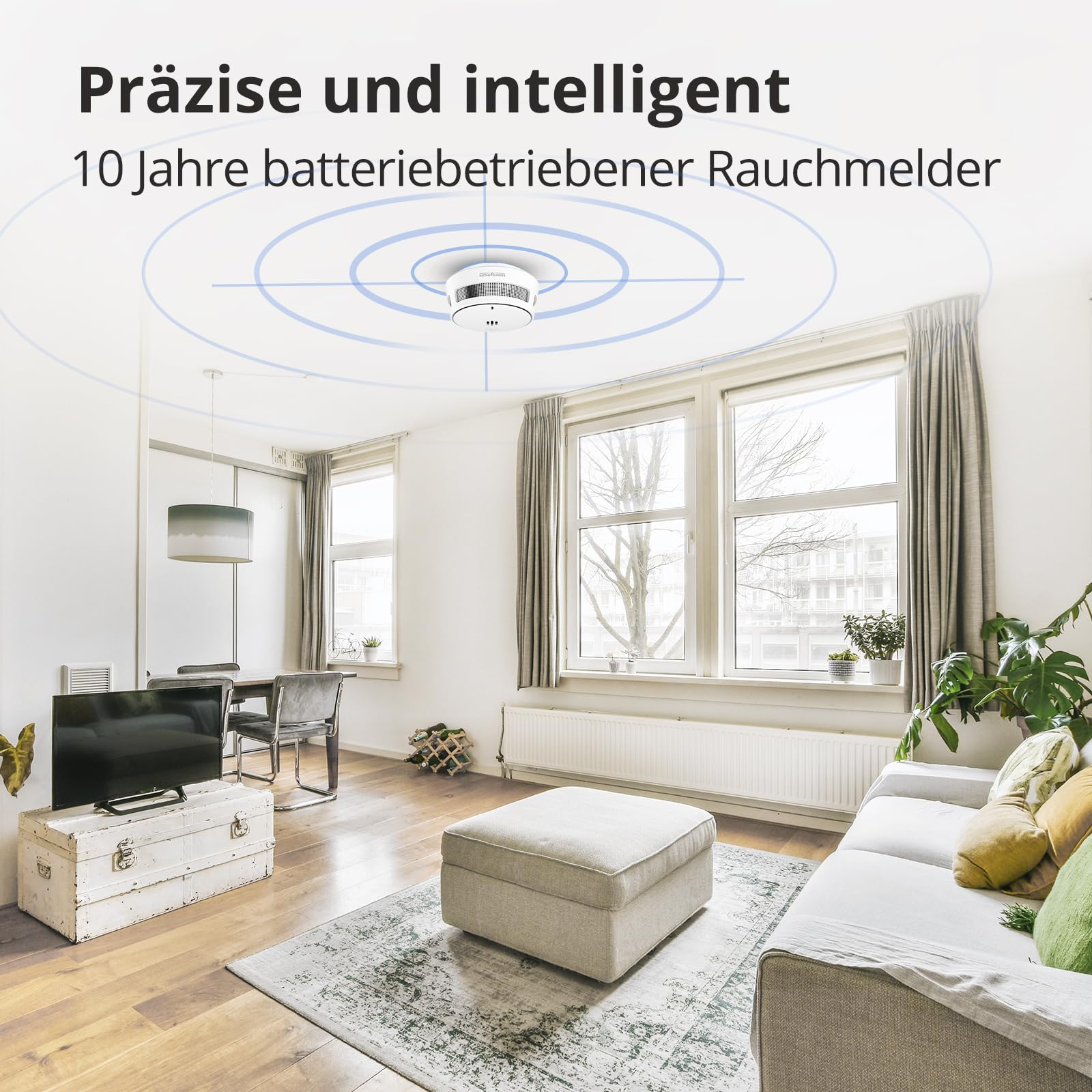 Wohnzimmer mit Rauchmelder an der Decke und konzentrischen Signalringen.