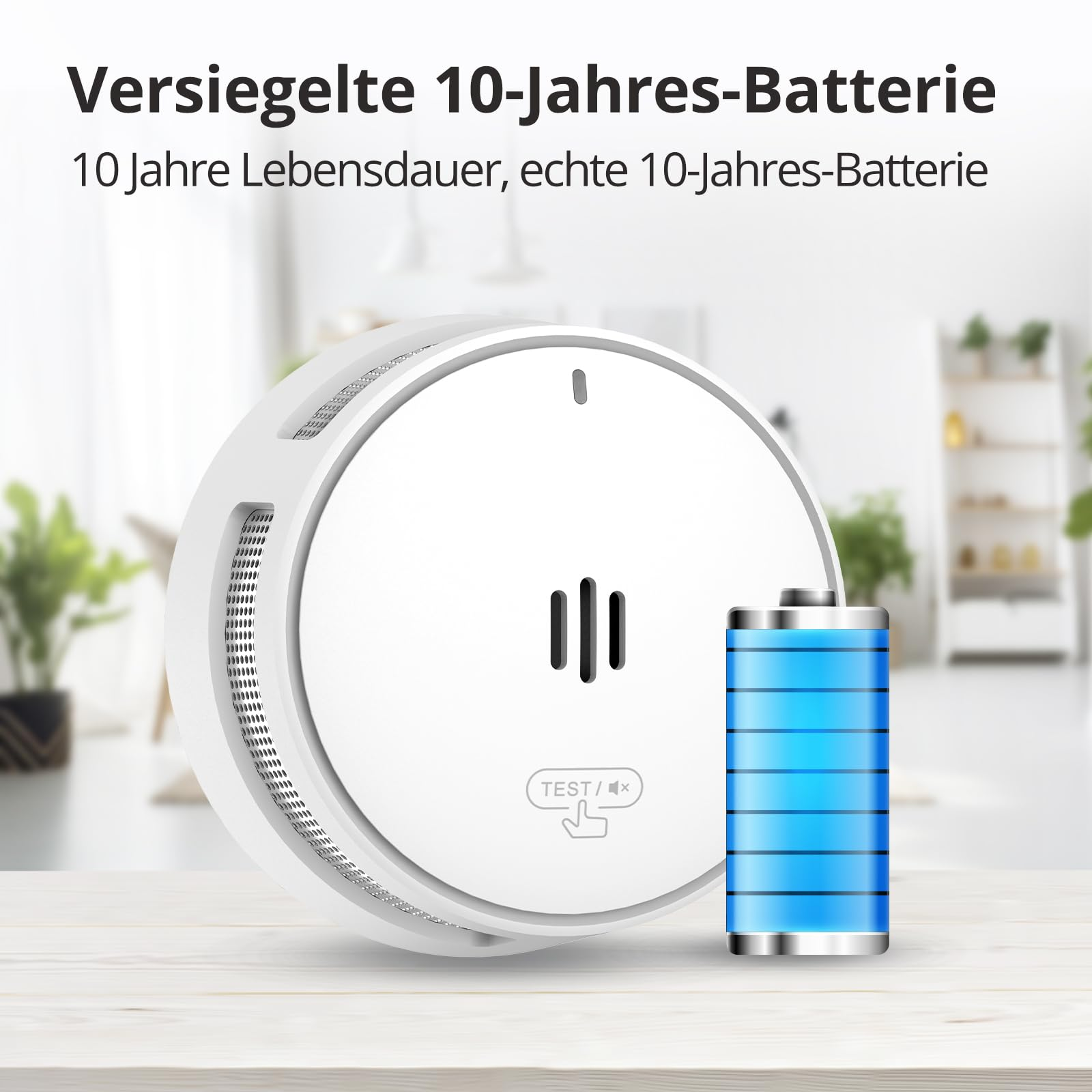 Weißer Rauchmelder mit einer blauen Batterie und Text auf weißem Hintergrund.