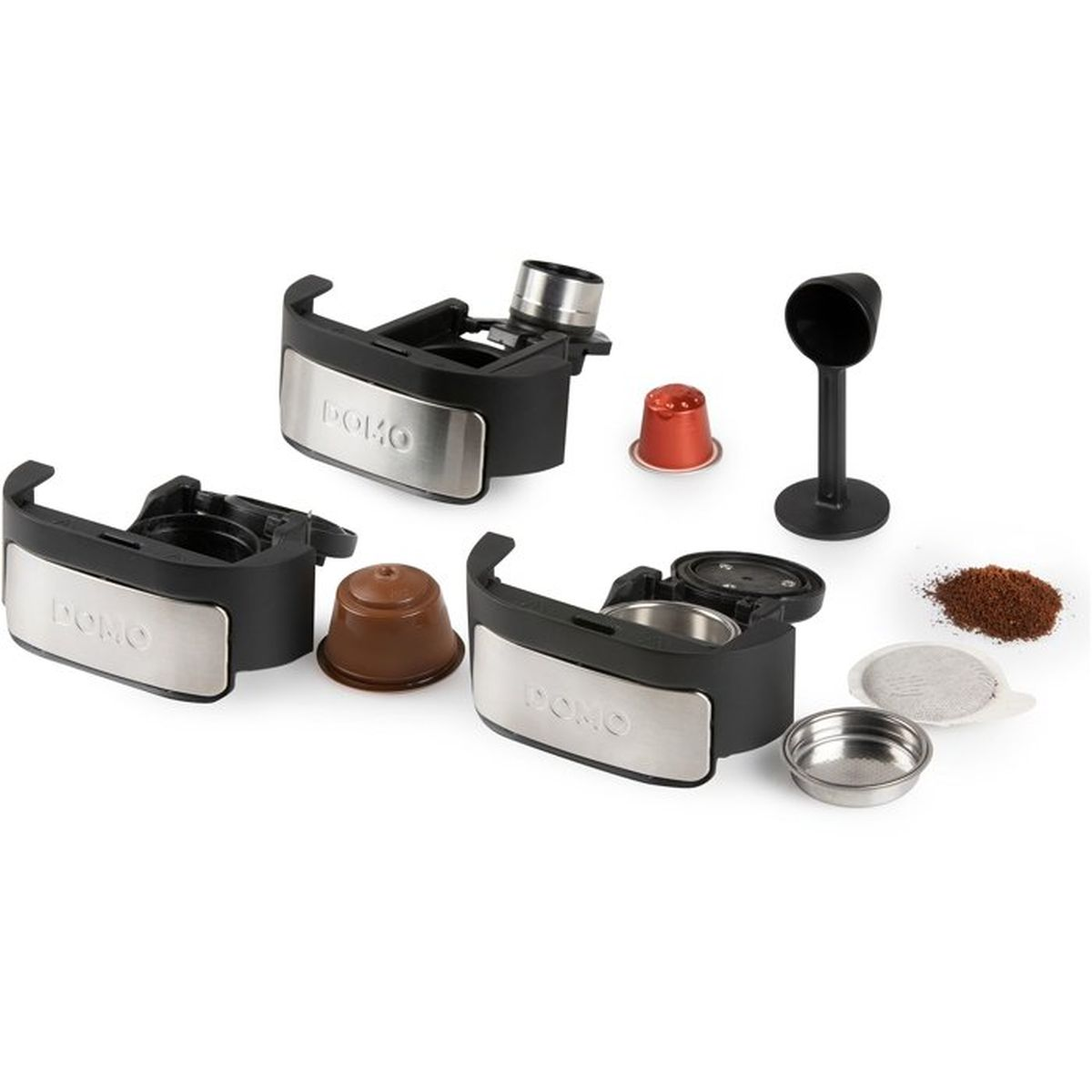 Drei Kaffeemaschinen-Adapter, Kaffeepads, Kaffeepulver, Kaffeekapseln und ein Tamper liegen auf weißem Grund.