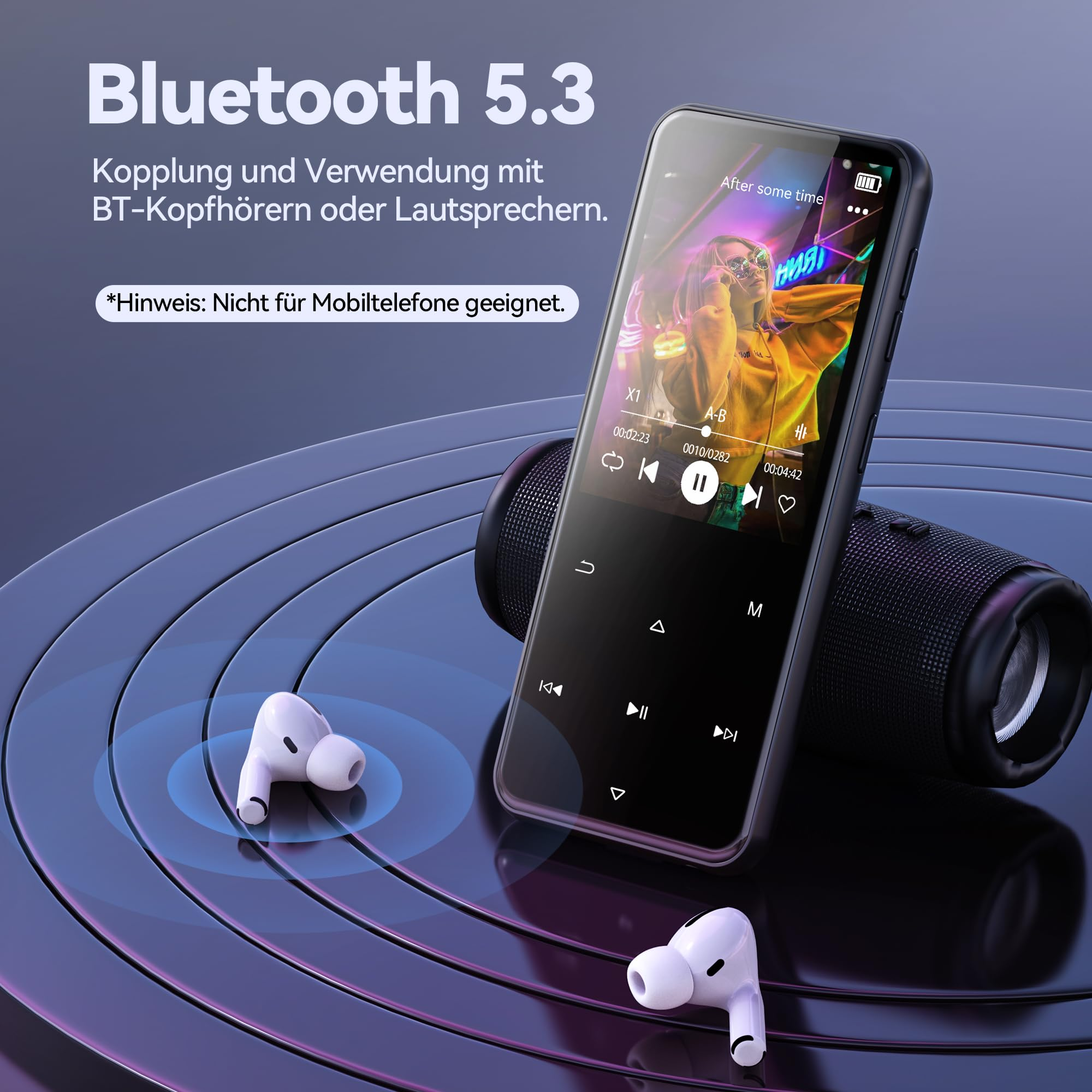 Un lettore MP3 nero, auricolari wireless e un altoparlante su sfondo viola.