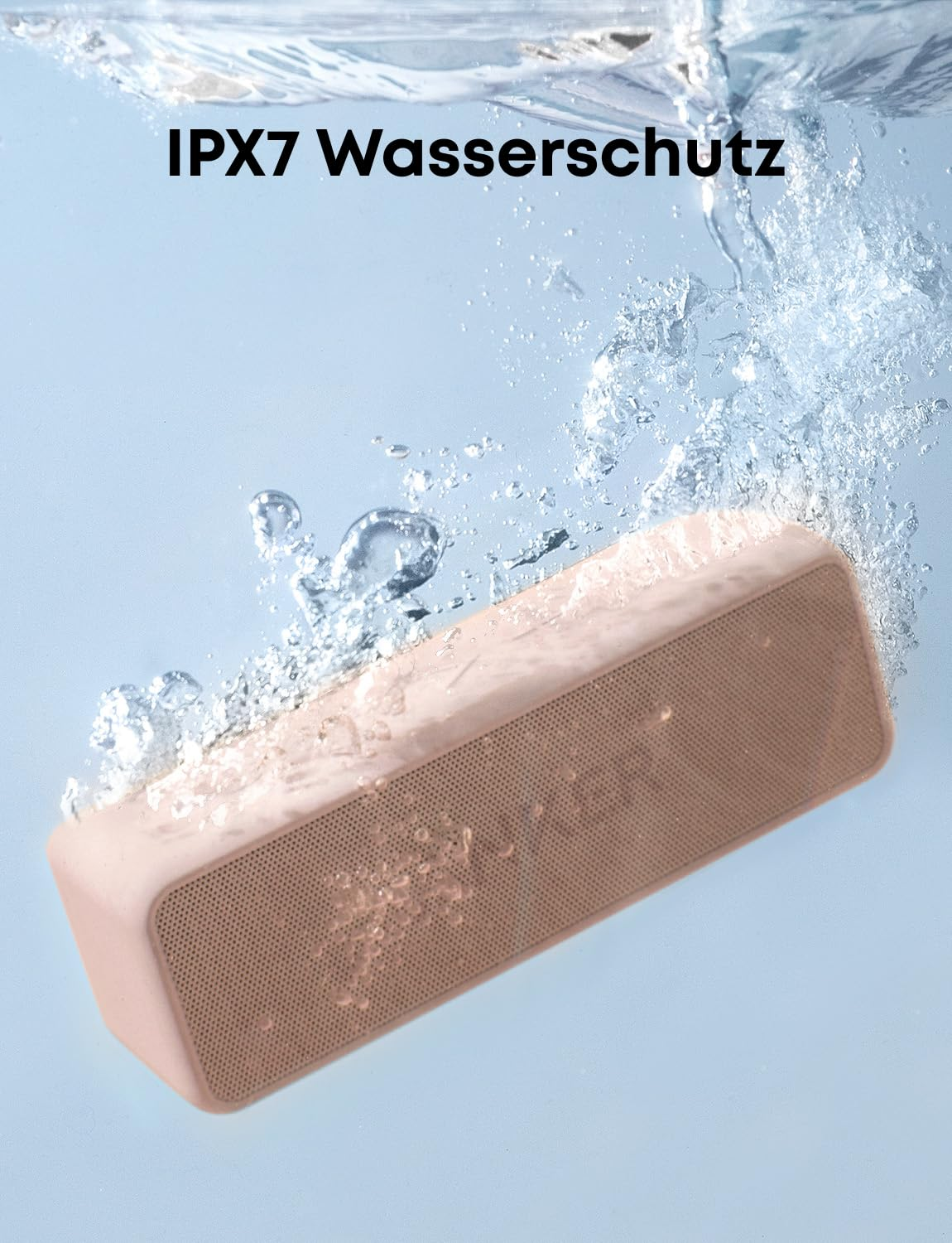 Une enceinte bluetooth rose submergée dans l'eau avec des bulles et le texte allemand IPX7 Wasserschutz.