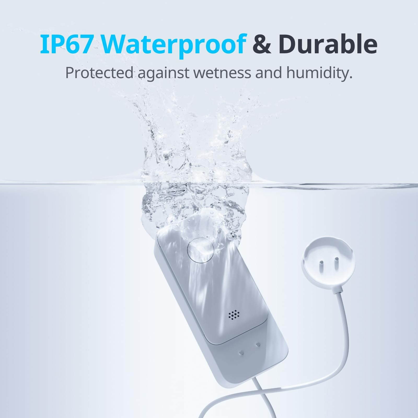 Dispositivo bianco impermeabile immerso in acqua con schizzi e testo sopra.