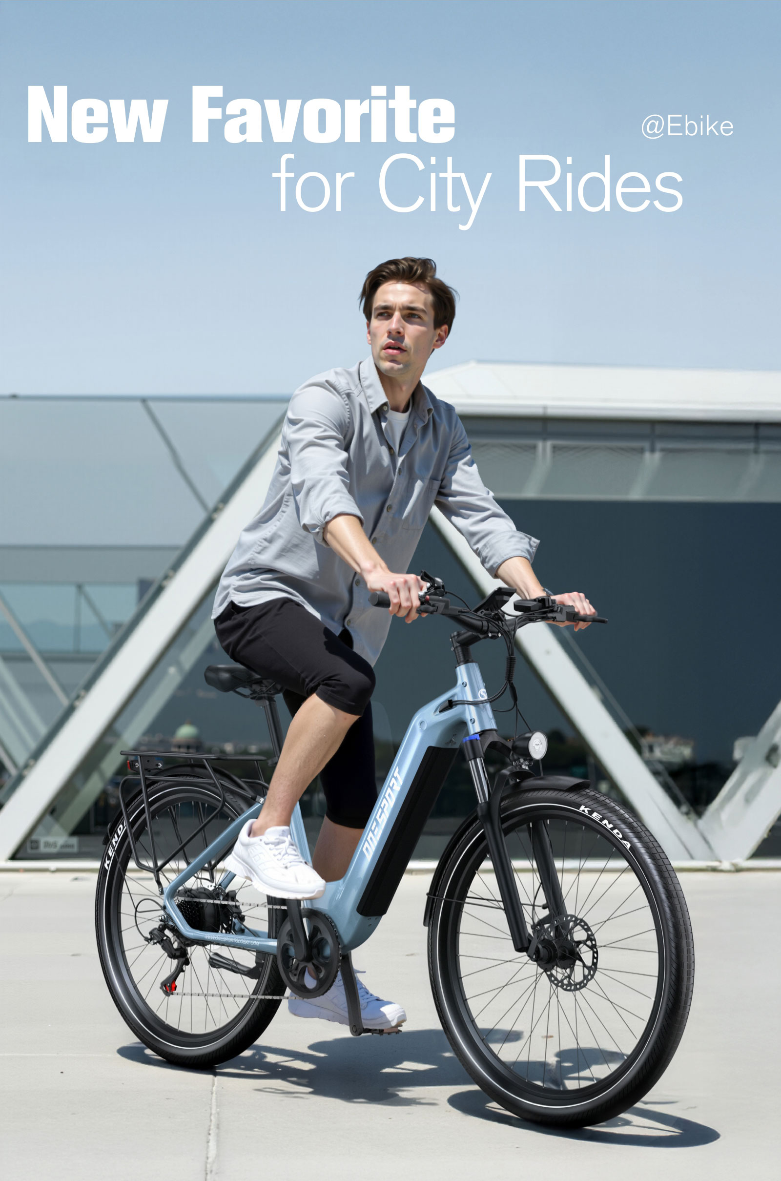 Un hombre monta una bicicleta eléctrica azul claro frente a una arquitectura moderna bajo un cielo despejado.