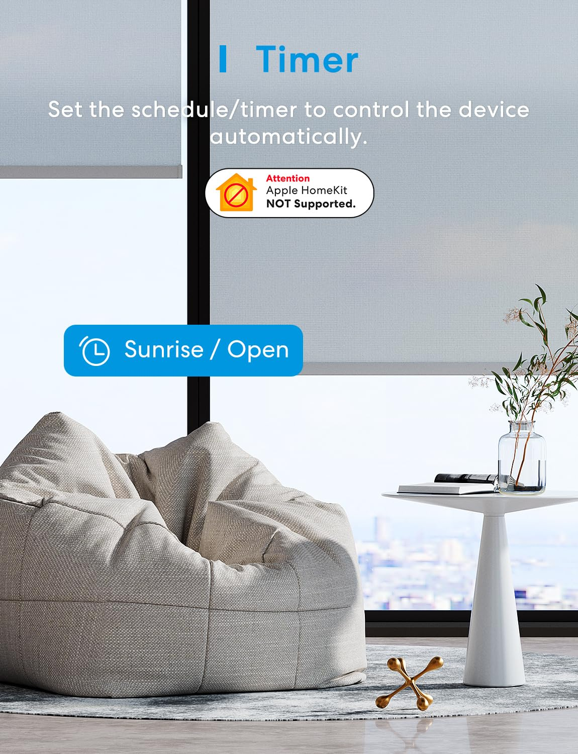 Ein Beigefarbener Sitzsack und ein kleiner Beistelltisch mit Vase in einem modernen Zimmer mit großer Fensterfront.