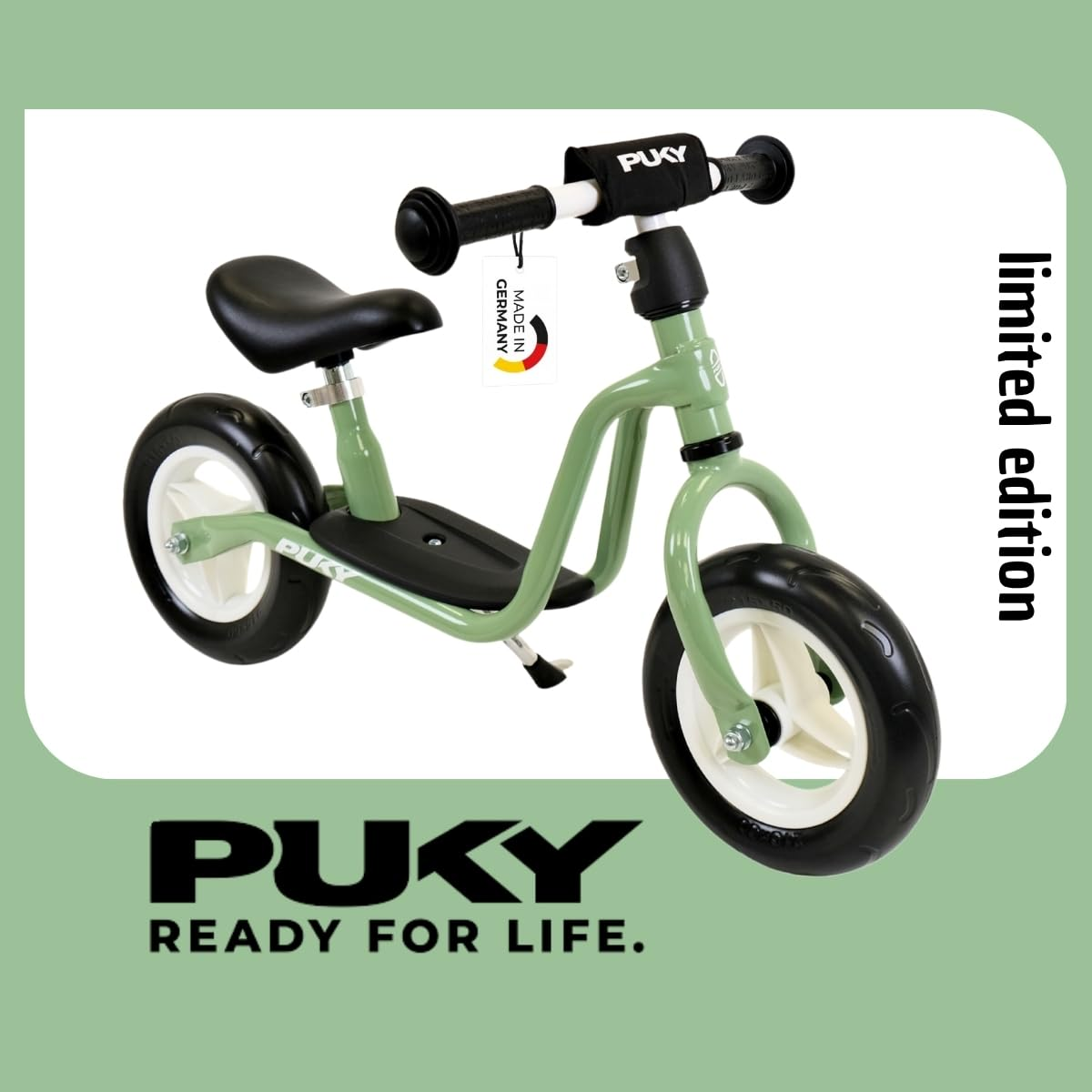 Bici senza pedali Puky verde con sella nera e ruote bianche su sfondo bianco.
