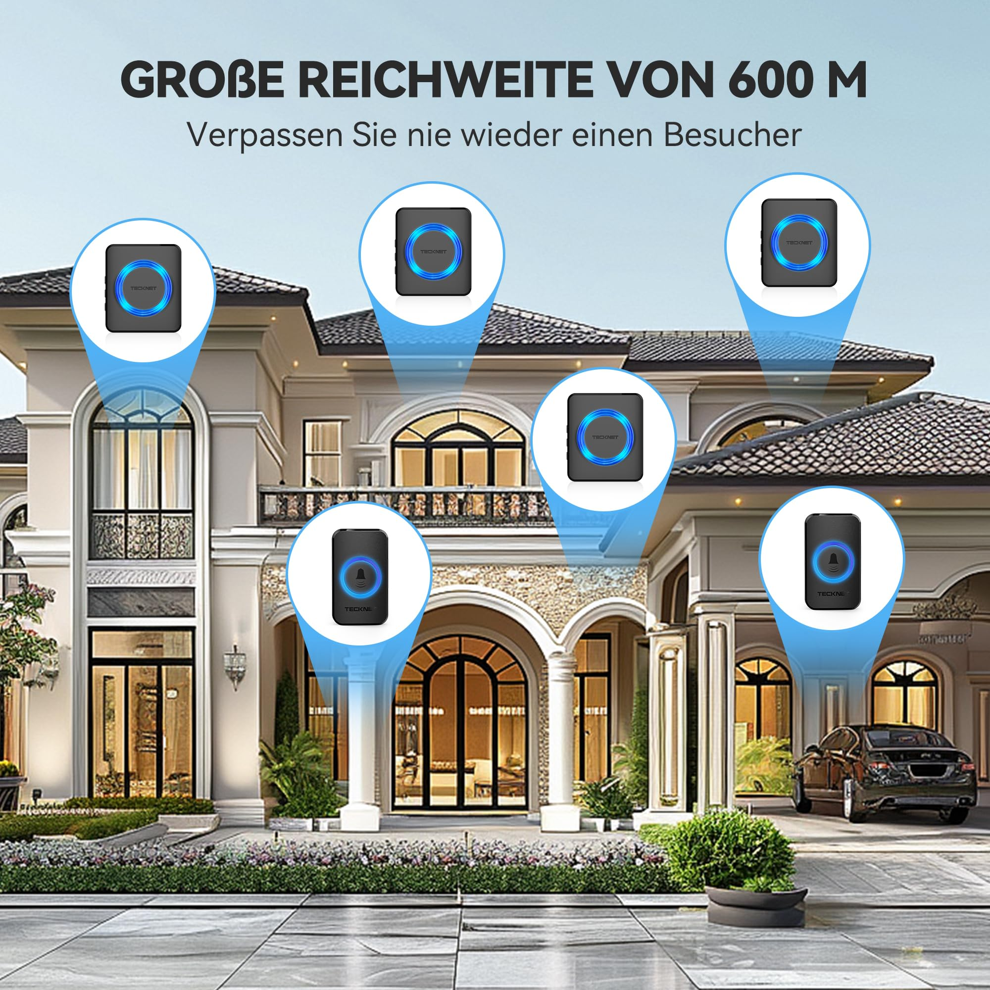 Luxuriöses Haus mit mehreren kabellosen Klingeln, die mit blauen Ringen leuchten und auf das Gebäude zeigen.