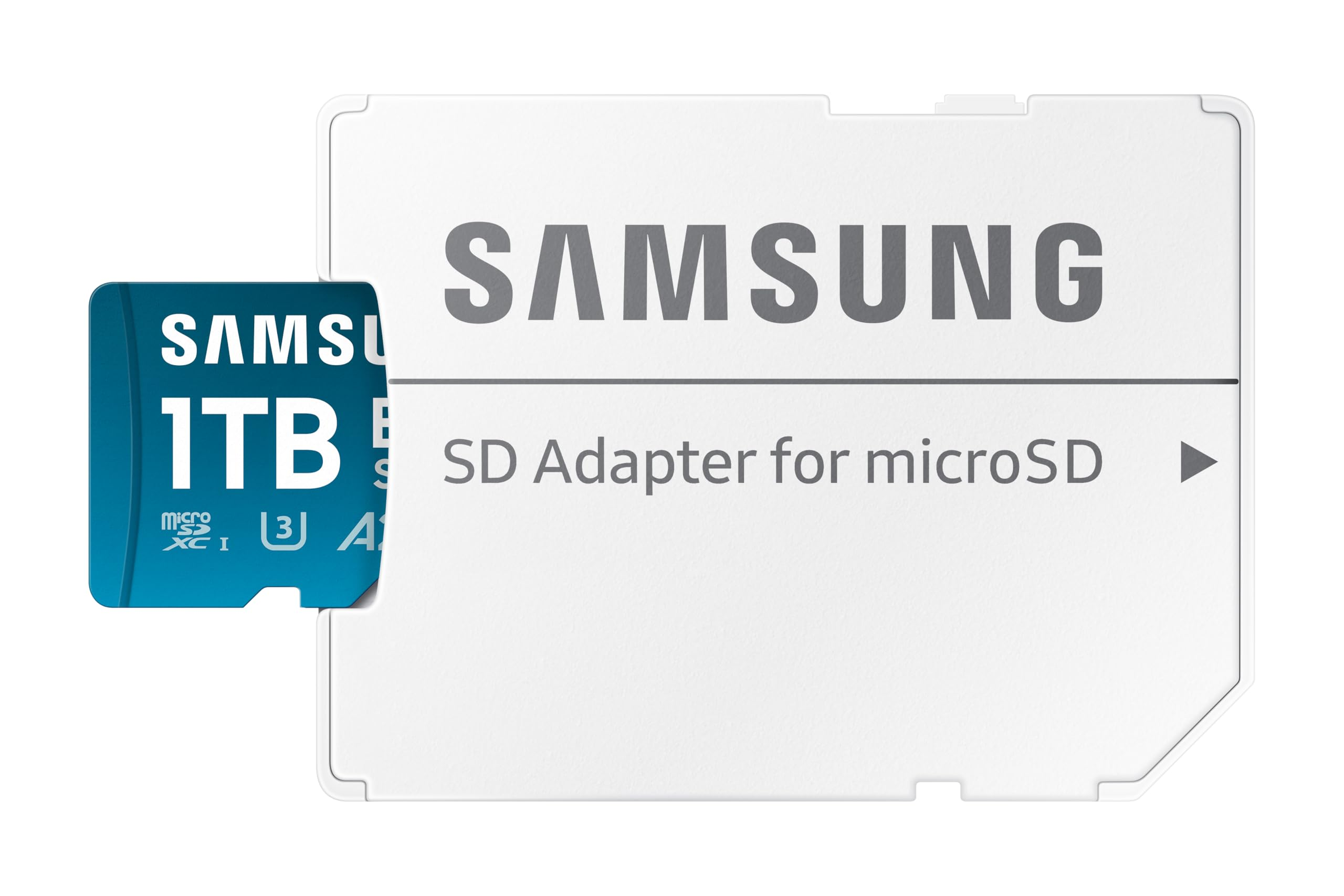 Eine blaue Samsung 1TB microSD-Karte steckt in einem weißen SD-Adapter.