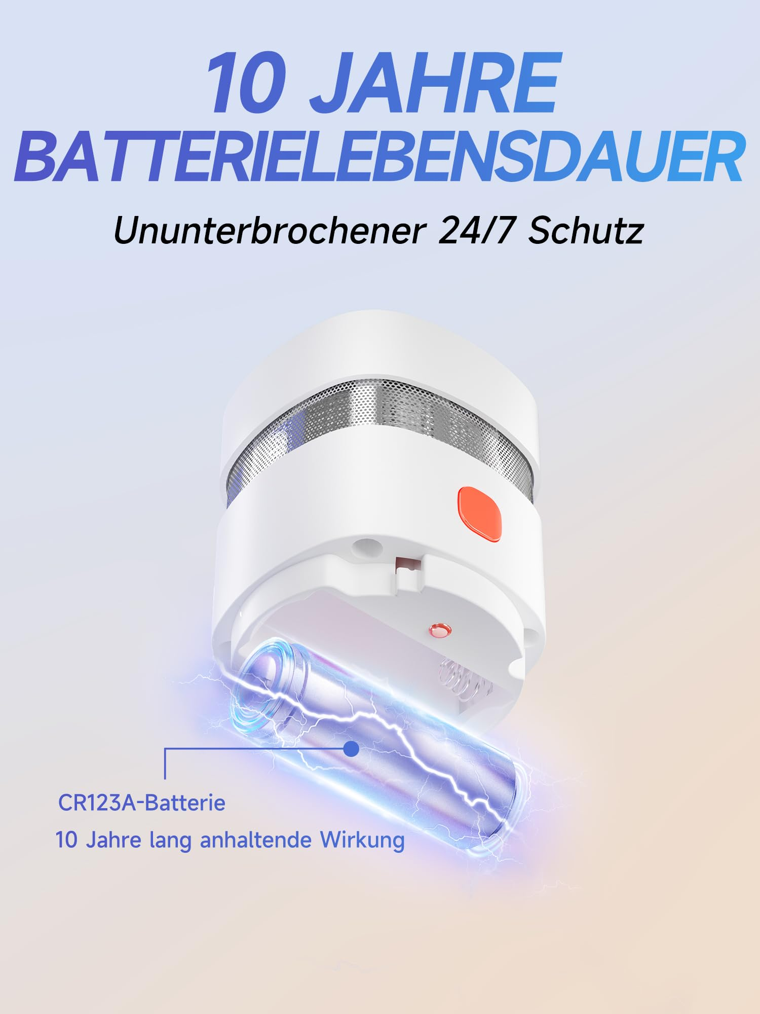 Weißer Rauchmelder mit CR123A-Batterie und zehn Jahren Batterielebensdauer vor blauem Hintergrund.