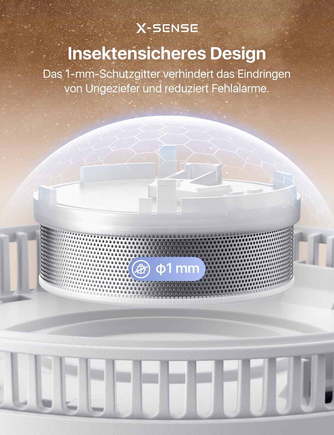 Détecteur de fumée X-Sense avec grille anti-insectes de 1 mm, sur fond marron.