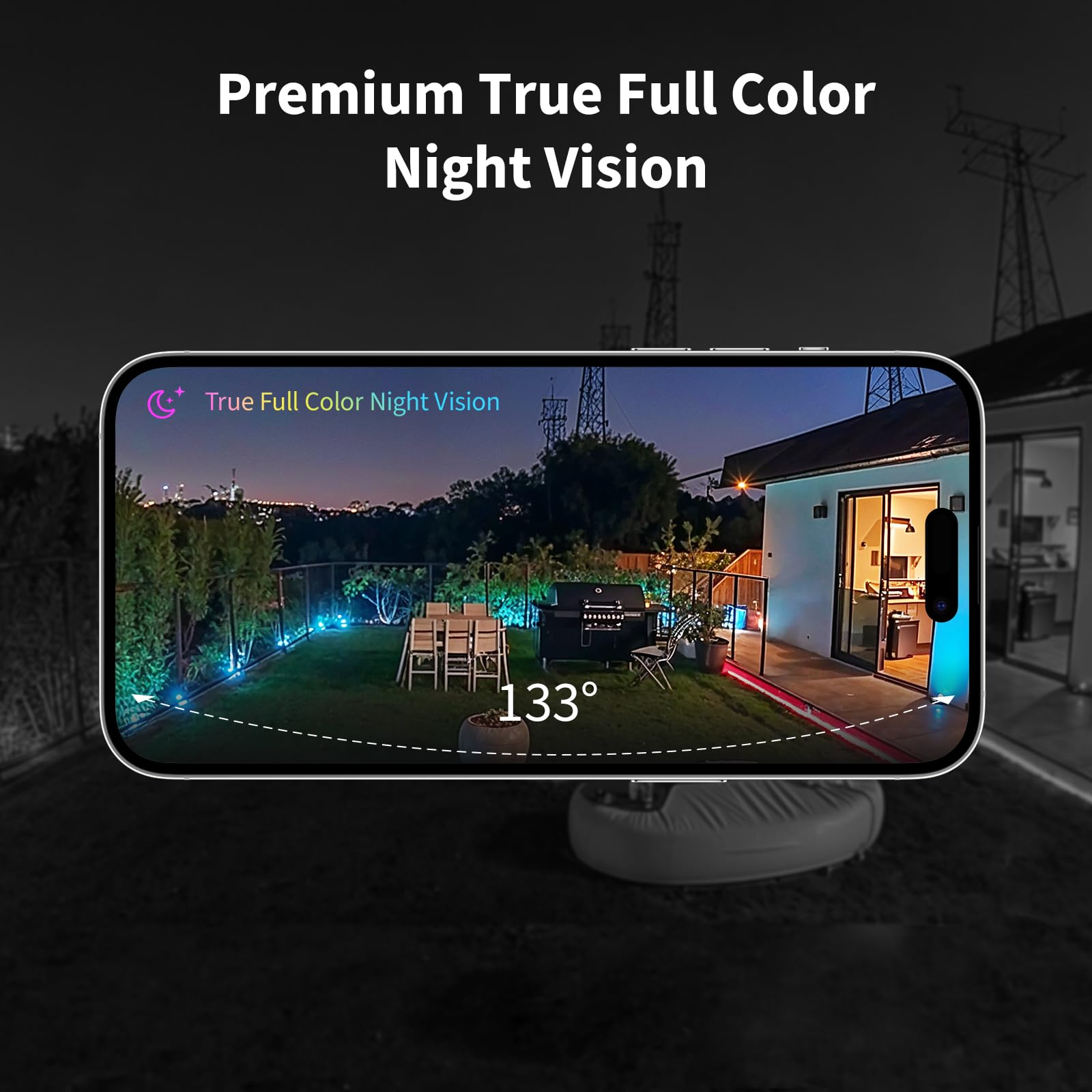 Uno smartphone mostra una visione notturna a colori di un cortile illuminato con un angolo di 133 gradi.
