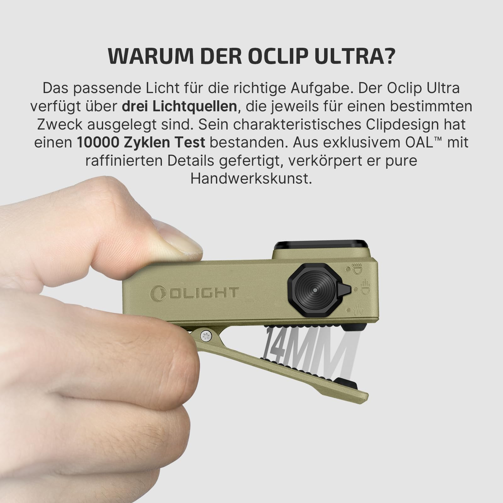 Une main tient une lampe torche Olight Oclip Ultra vert olive avec clip, texte au-dessus.