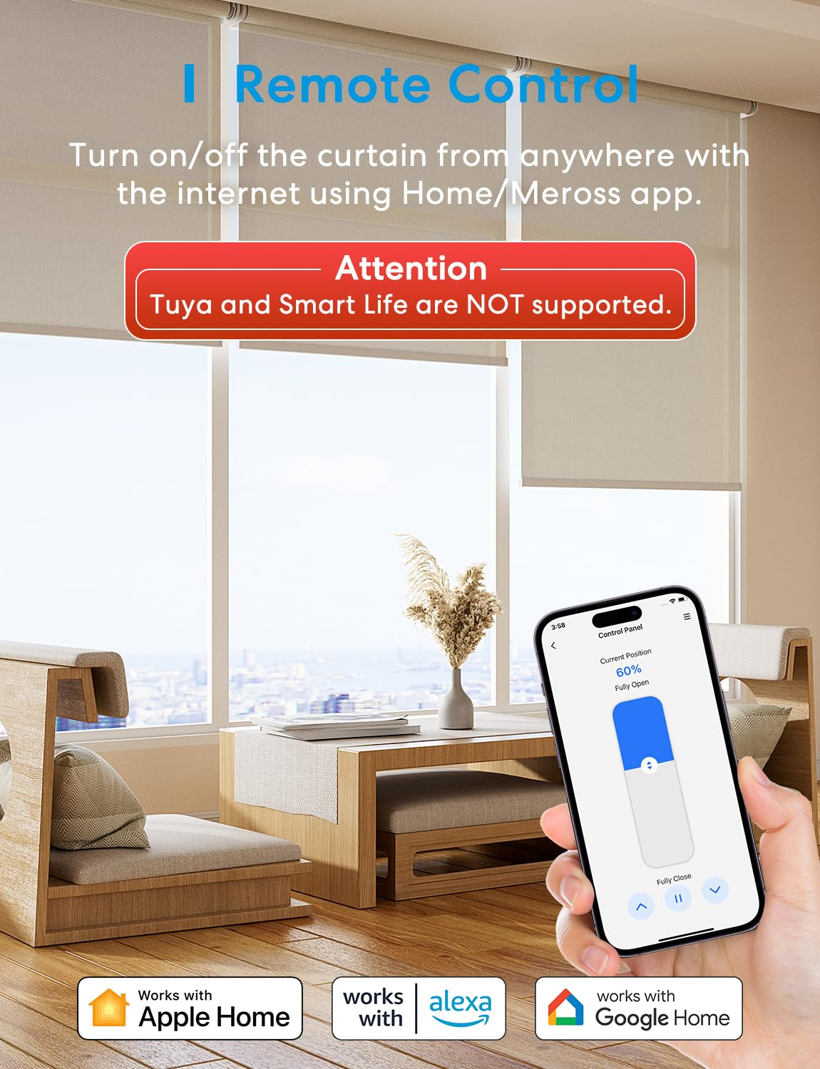 Hand hält Smartphone mit App zur Steuerung automatischer Jalousien im Wohnzimmer.