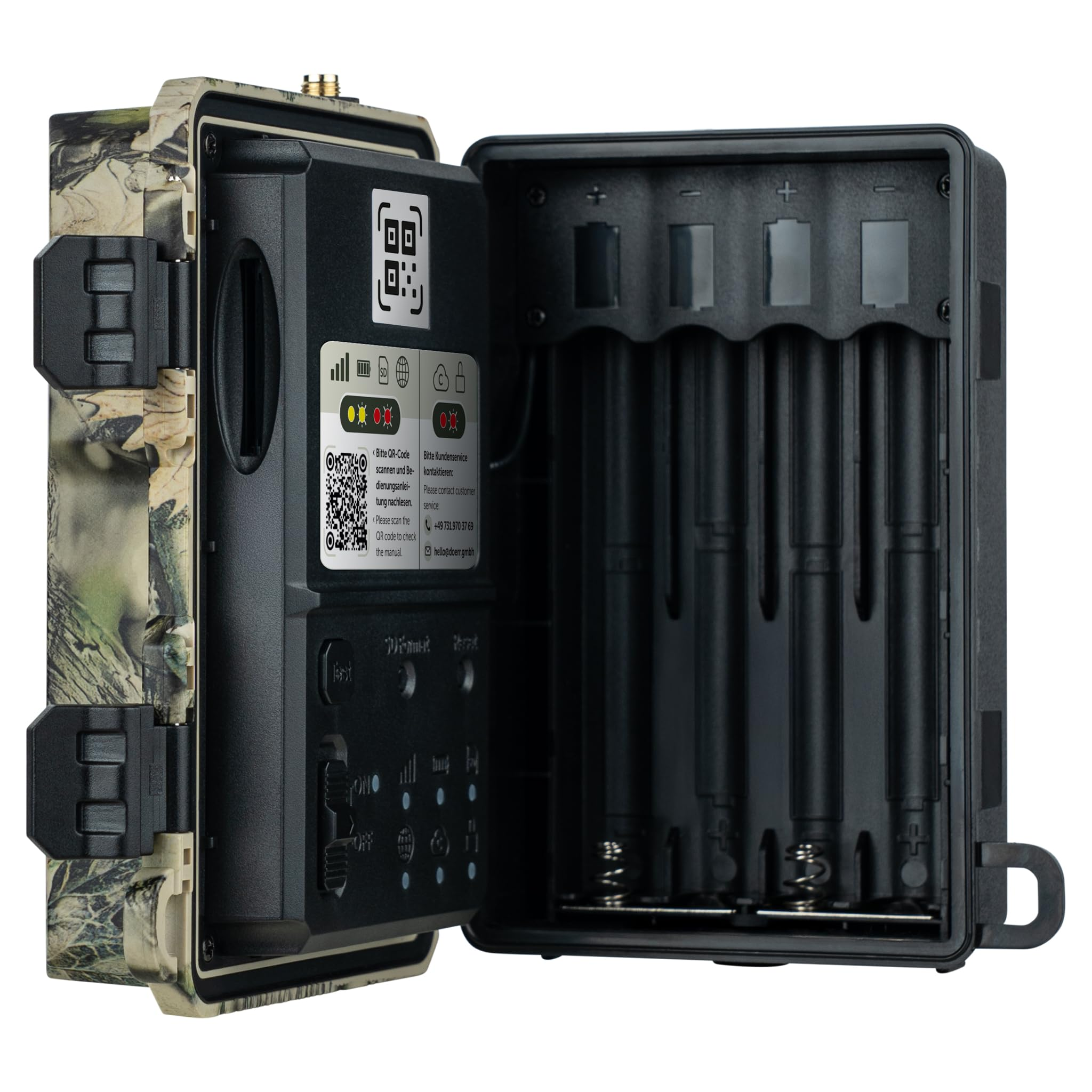 Telecamera da caccia mimetica aperta con vano batteria e QR code.