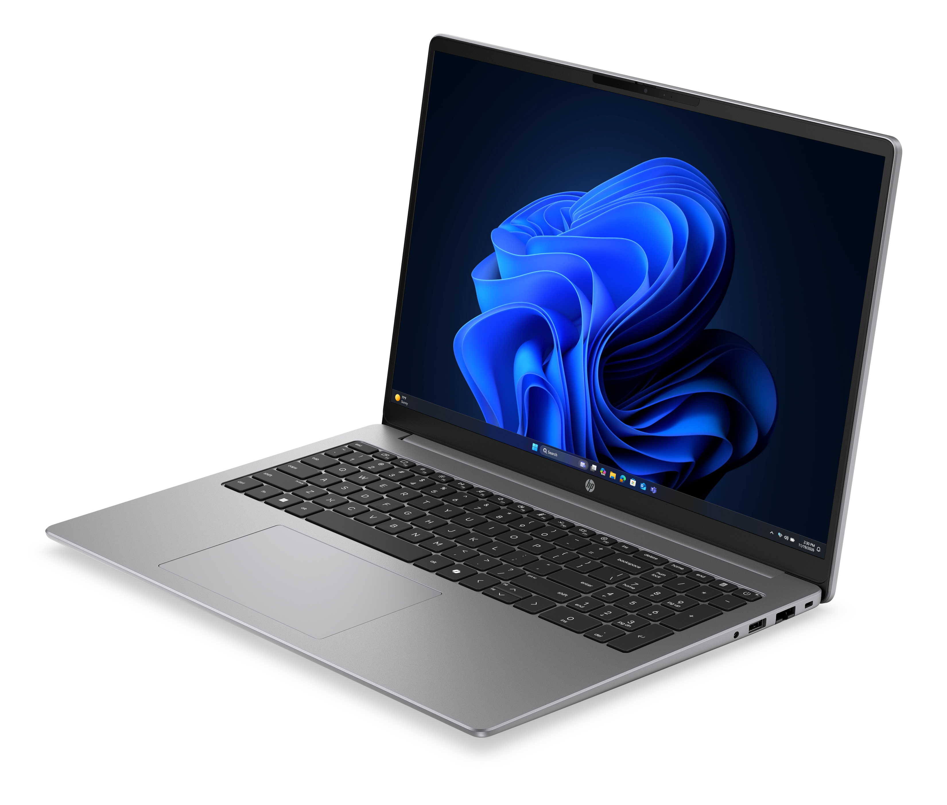 Un laptop argento è mostrato su sfondo bianco, con uno sfondo astratto blu sullo schermo.