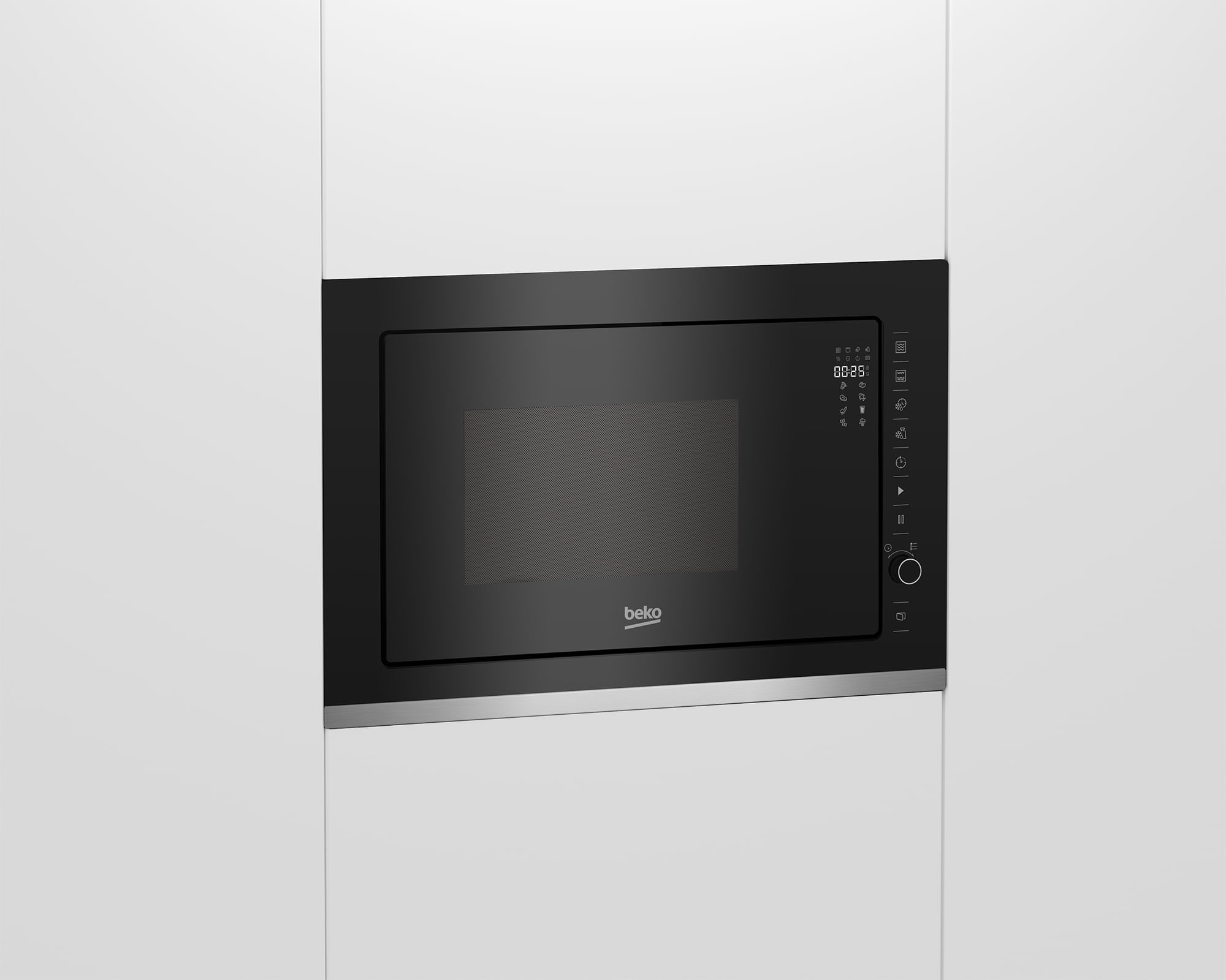 Microondas Beko negro empotrado en una pared de cocina blanca, con panel de control digital.