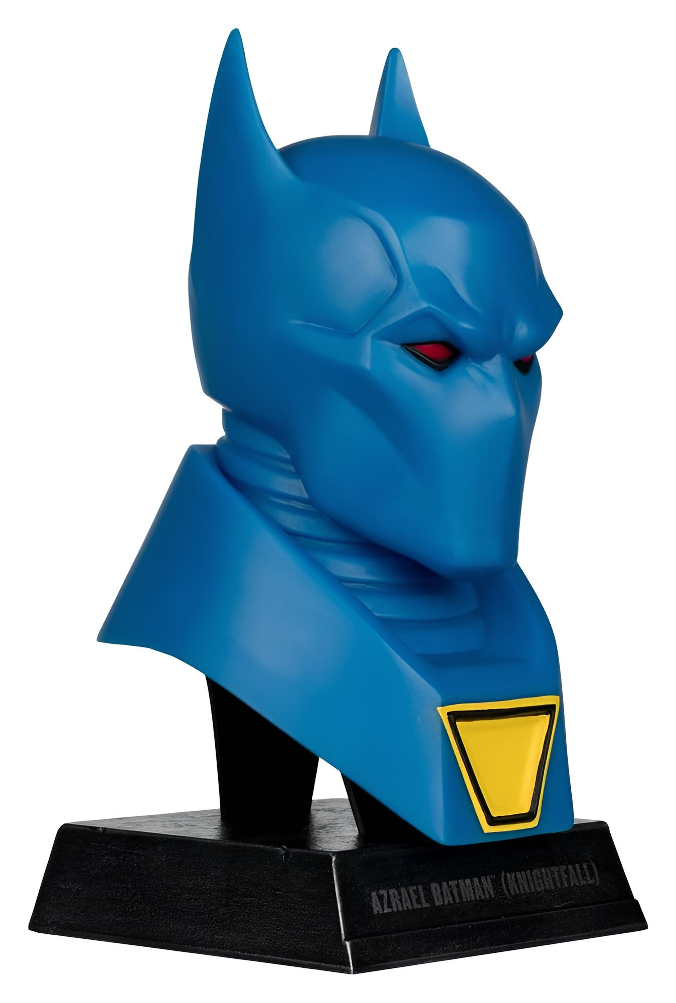 Blaue Azrael Batman Büste mit roten Augen und gelbem Emblem auf einem schwarzen Sockel.