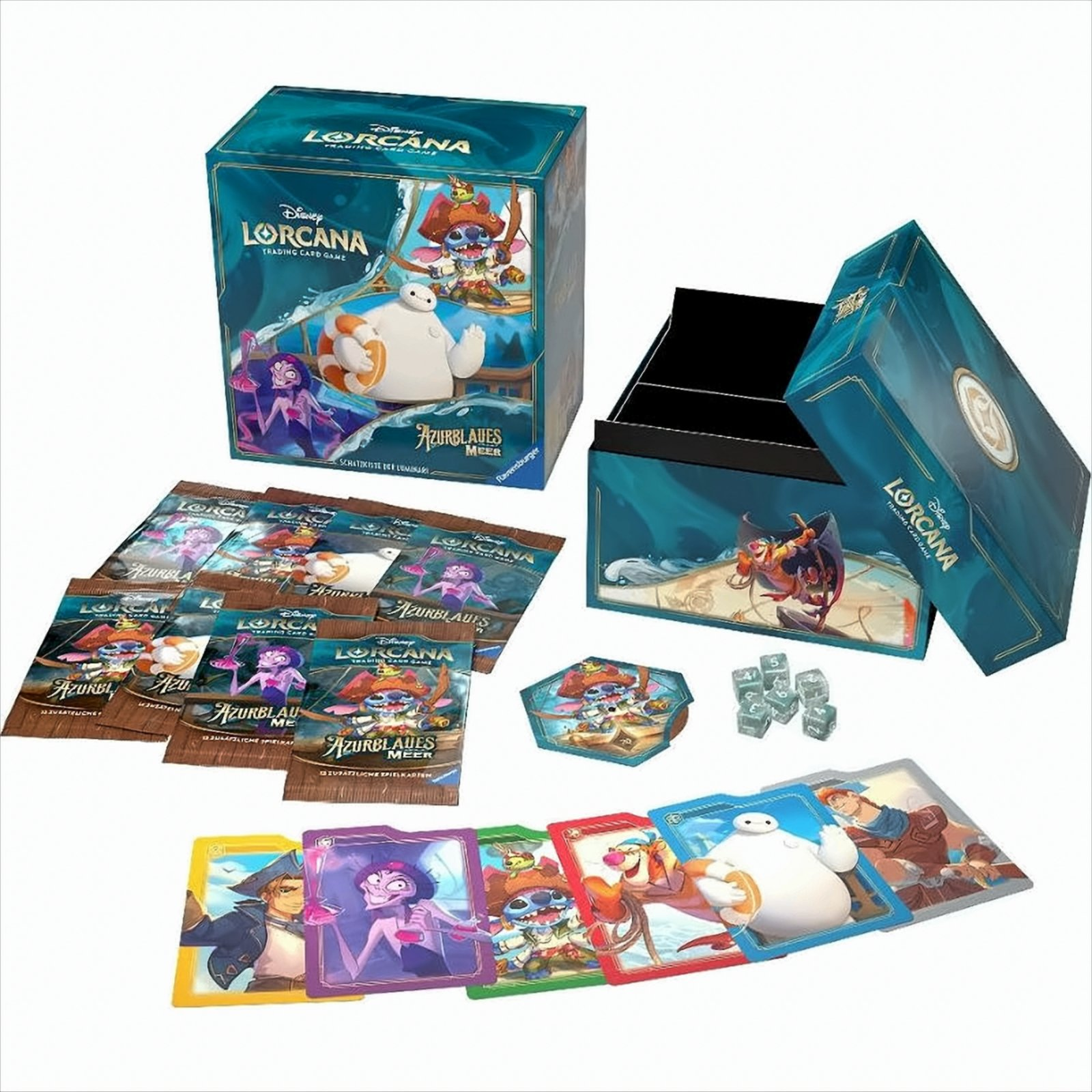 Ensemble Disney Lorcana avec boîte bleue, boosters, cartes, jeton hexagonal et dés sur fond blanc.