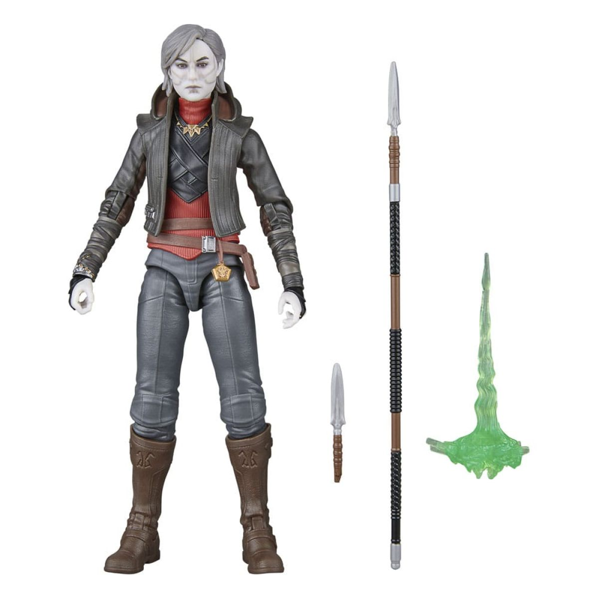 Una figura de acción con piel pálida, cabello gris, chaqueta y botas, junto a una lanza, daga y efecto mágico verde.