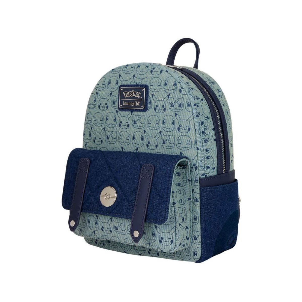 Una mochila azul claro de Pokemon Loungefly con caras de personajes impresas y un bolsillo frontal azul oscuro.
