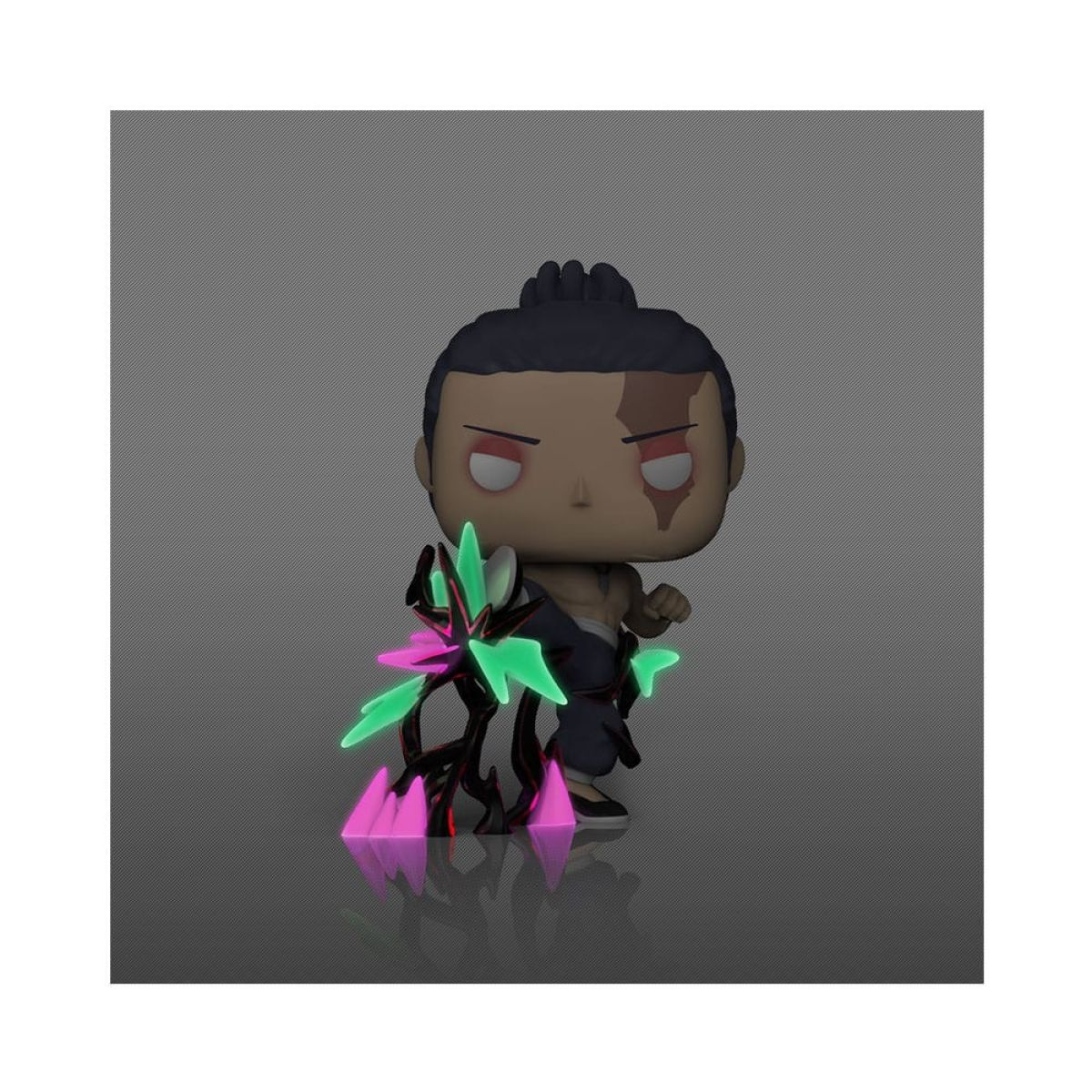 Anime-Funko-Pop-Figur mit schwarzem Haar, Narbe und leuchtend grüne sowie pinke Energieelemente auf grauem Hintergrund.