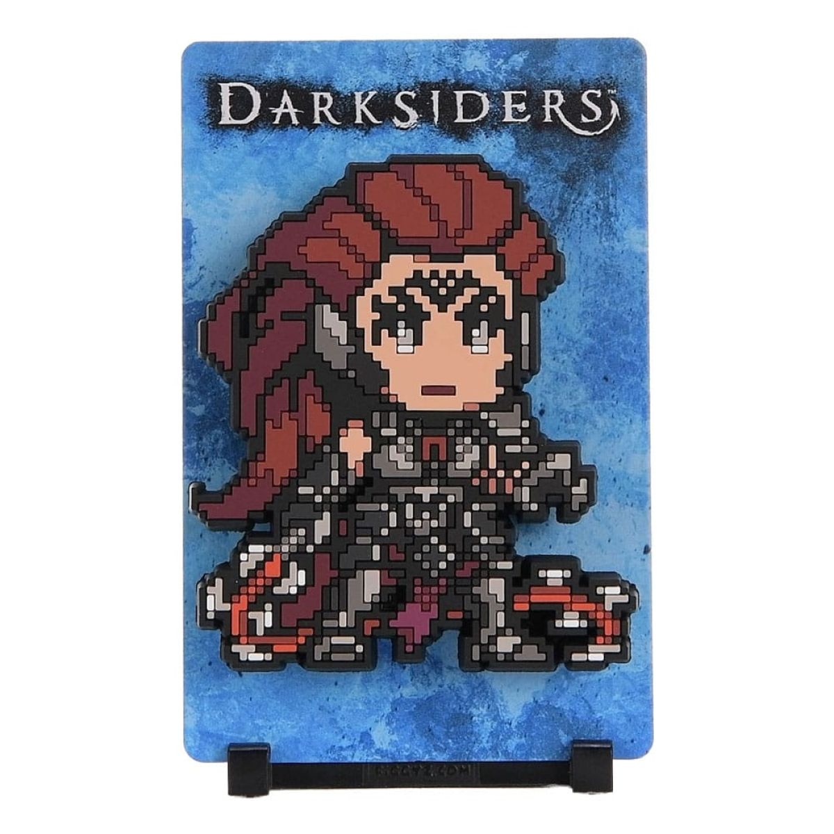 Pixel-Art-Magnet der Darksiders-Figur Fury auf blauer Karte.