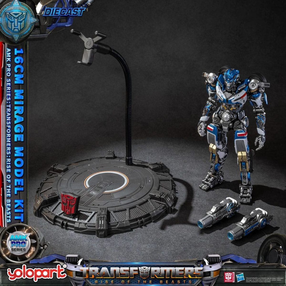 Transformers Mirage Modellbausatz mit blauer Roboterfigur, Display-Basis und Zubehör.