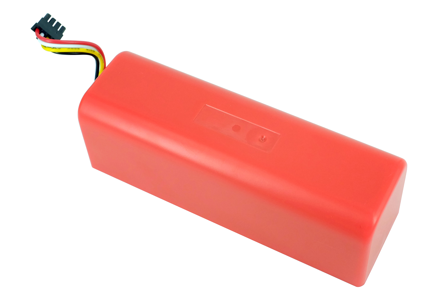 Eine rechteckige rote Batterie mit einem vieradrigen Kabel und Stecker auf weißem Hintergrund.