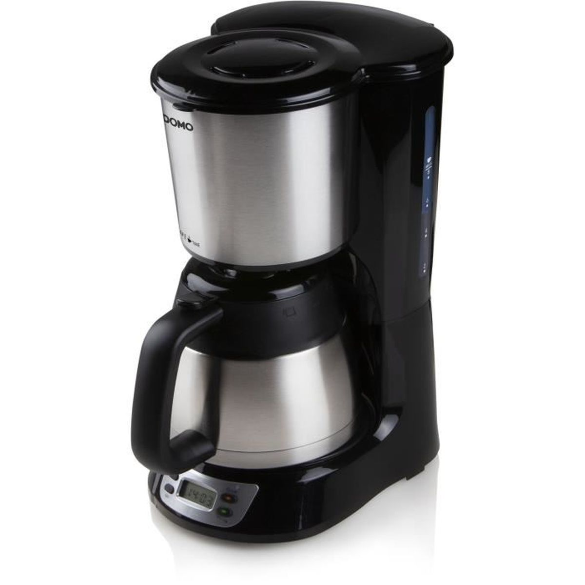 Eine schwarze und silberne Kaffeemaschine mit Isokanne und digitalem Display vor weißem Hintergrund.