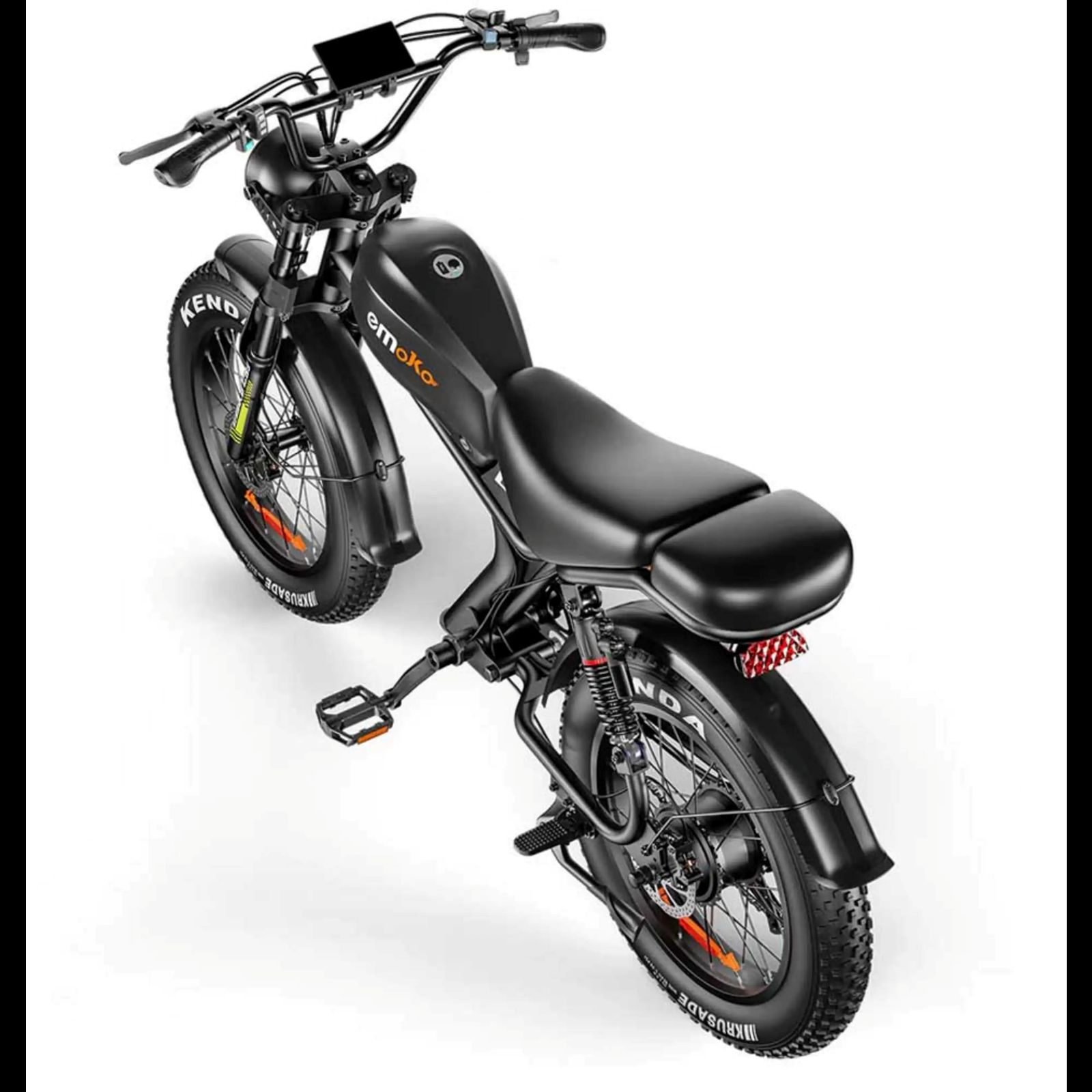 Una bicicleta eléctrica estilo ciclomotor negra con neumáticos anchos y un asiento largo sobre fondo blanco.