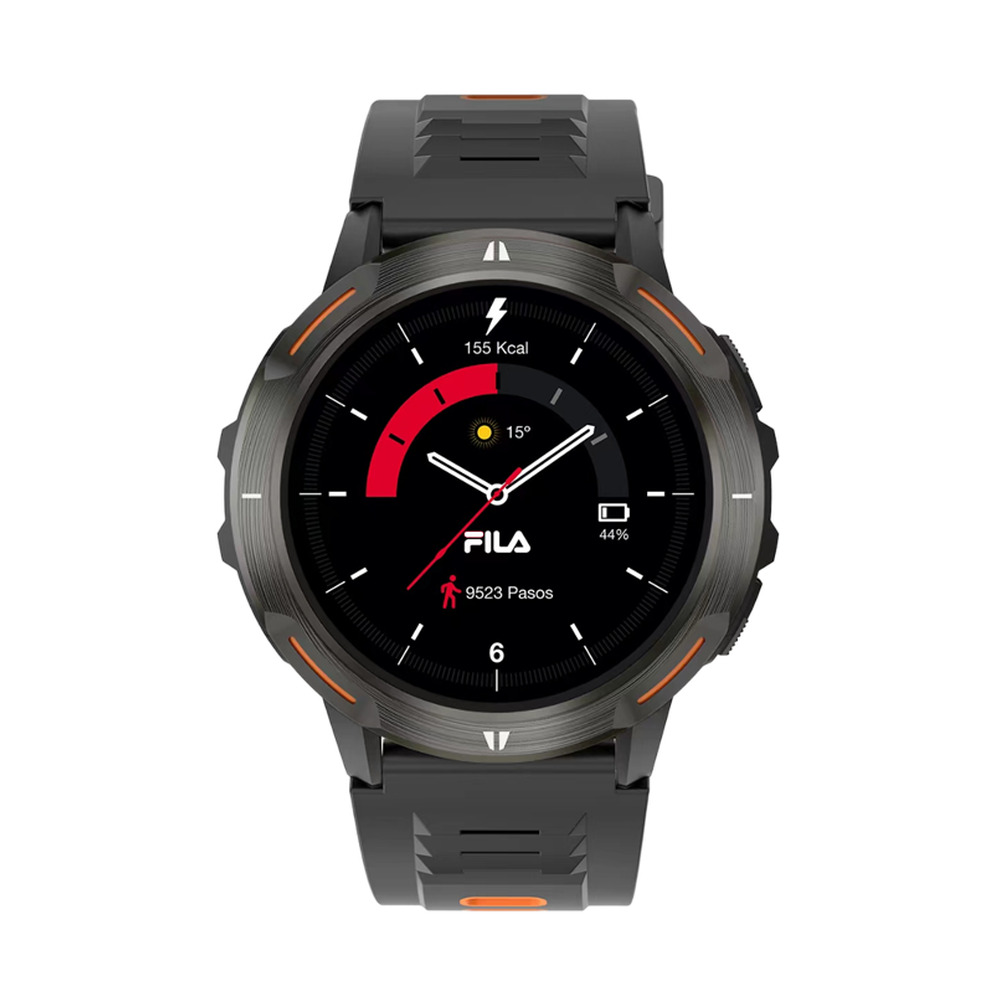 Reloj inteligente FILA negro con esfera digital que muestra actividad y clima, sobre fondo blanco.