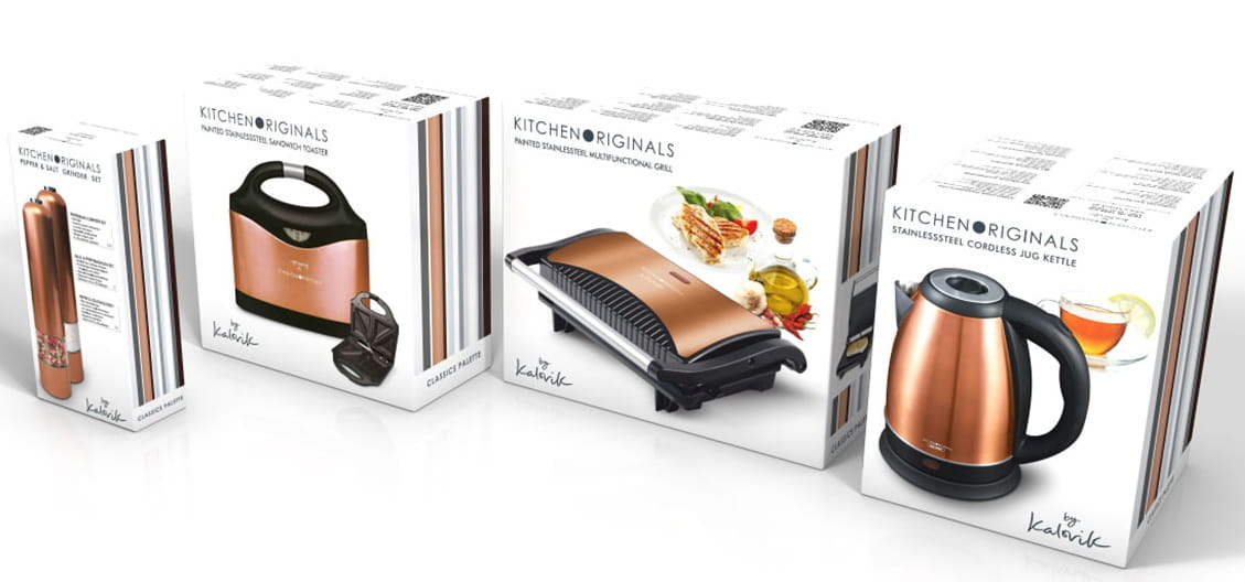 Cztery miedziane pudełka na urządzenia Kitchen Originals z młynkiem, tosterem, grillem i czajnikiem.