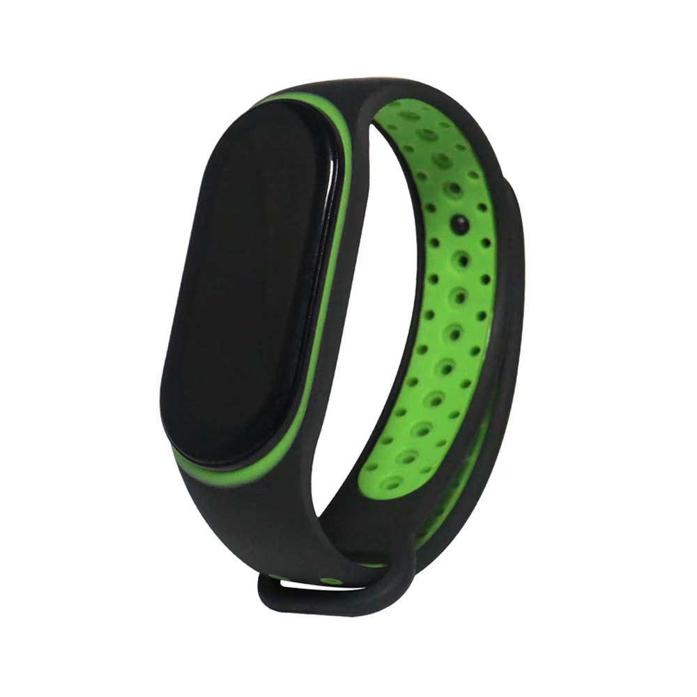 Pulsera de actividad negra con un borde de acento verde brillante y un interior perforado verde.