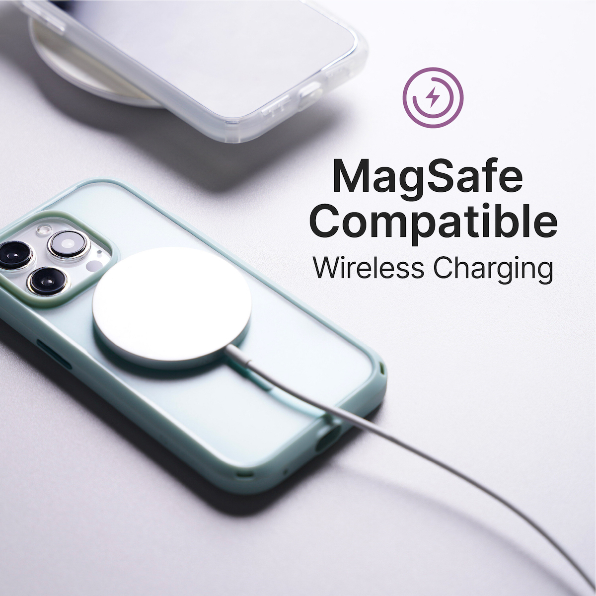 MagSafe-kompatibles kabelloses Ladegerät auf der Rückseite eines hellgrünen iPhones mit Text.