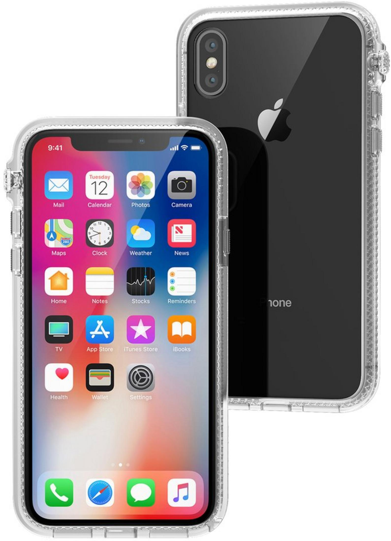 Zwei schwarze iPhones in transparenten Schutzhüllen zeigen den Startbildschirm und die Rückseite.