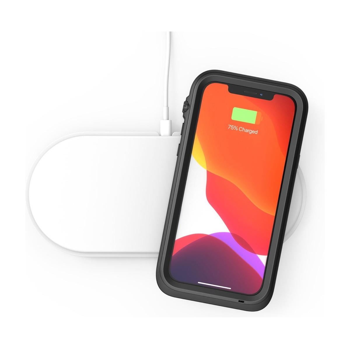 Ein schwarzes Smartphone liegt in einer Hülle auf einer weißen Ladestation, mit 75 % Akkuanzeige.