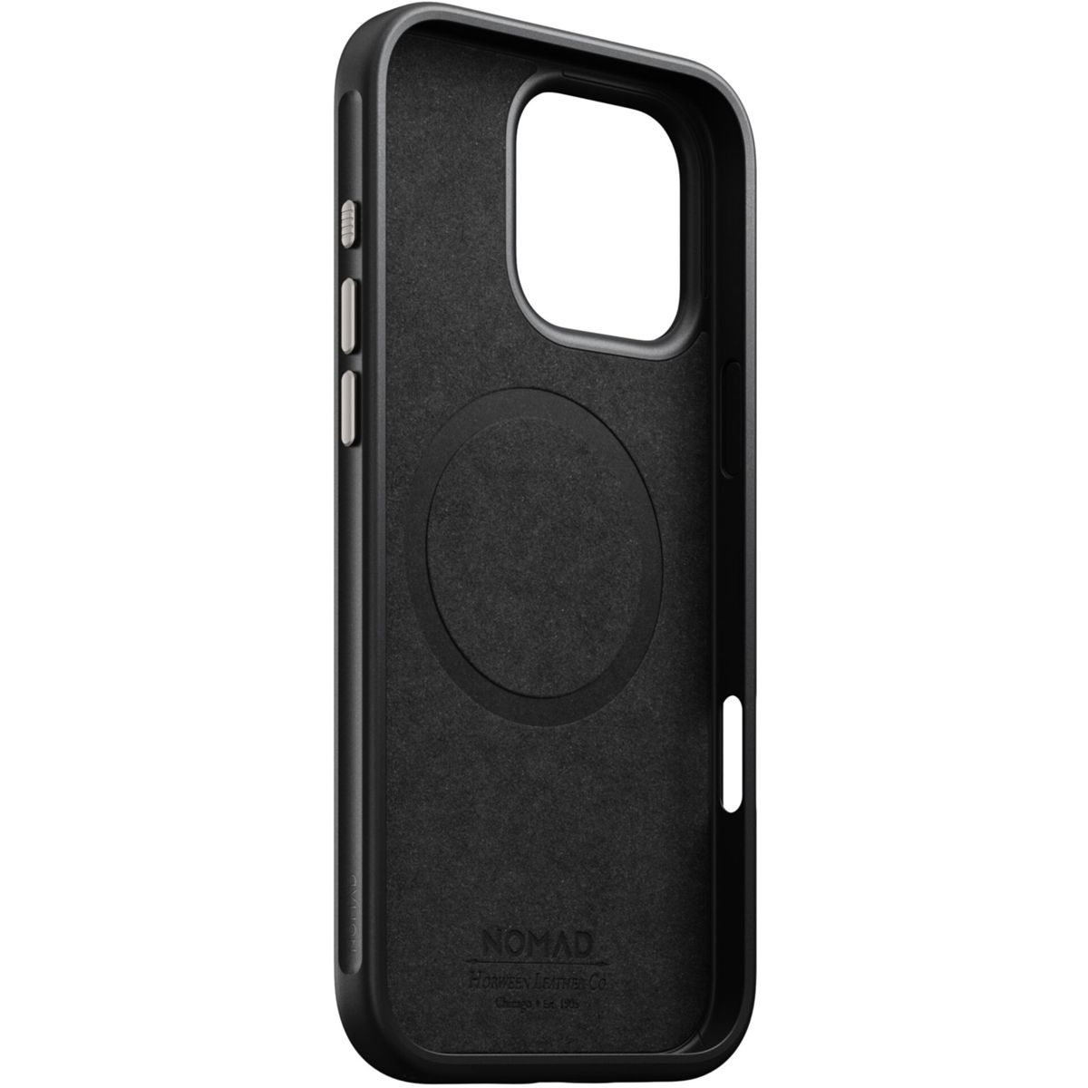 Innenseite einer schwarzen Smartphone-Hülle mit einem runden MagSafe-Ring und dem Nomad-Logo.