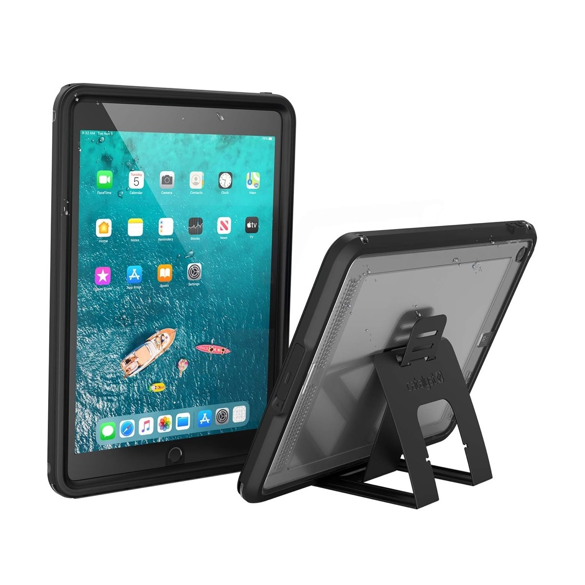 Zwei schwarze Tablet-Hüllen auf weißem Hintergrund, eine zeigt den Bildschirm, die andere die Rückseite mit Ständer.