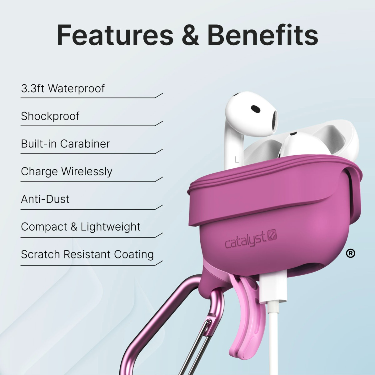Rosa Catalyst AirPods-Hülle mit Karabiner, Ladekabel und Funktionsliste links vor hellem Hintergrund.