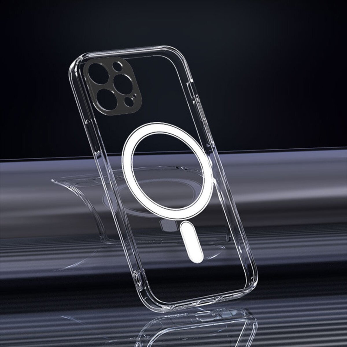 Eine transparente Handyhülle mit MagSafe-Ring auf der Rückseite steht auf einer dunklen, reflektierenden Oberfläche.