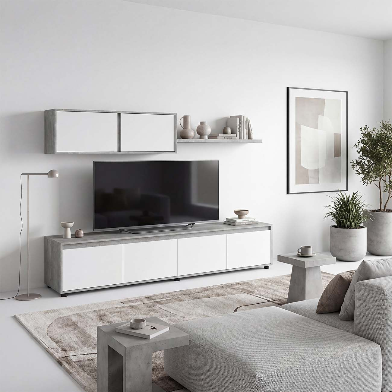 Sala de estar moderna con muebles grises y blancos, televisor, plantas y sofá sobre alfombra.