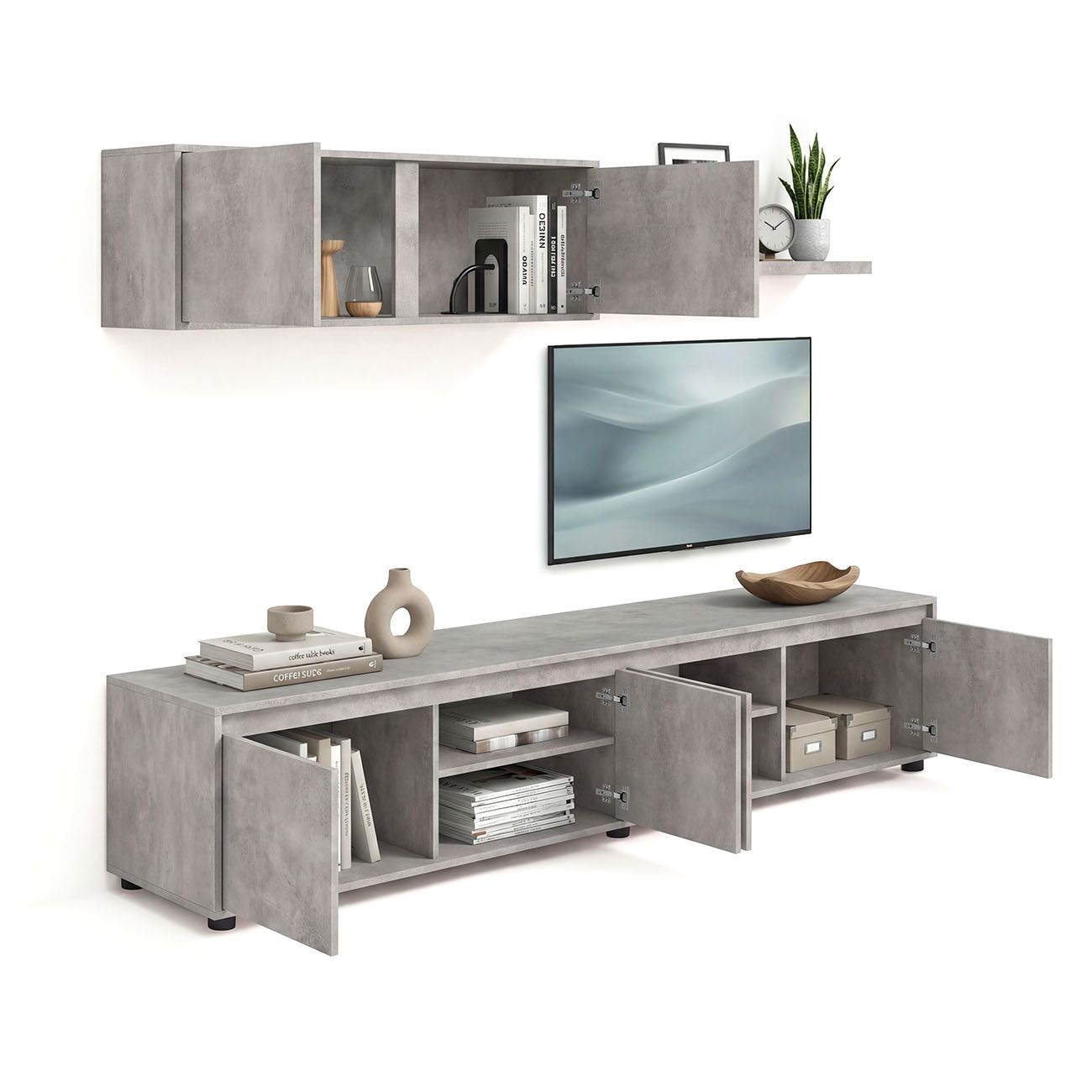 Mueble de pared para TV gris moderno con compartimentos abiertos y cerrados, decorado con jarrones y libros.