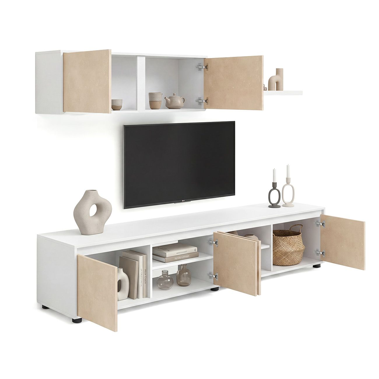 Conjunto de mueble de TV blanco y madera con armarios abiertos, TV de pared y jarrones decorativos.