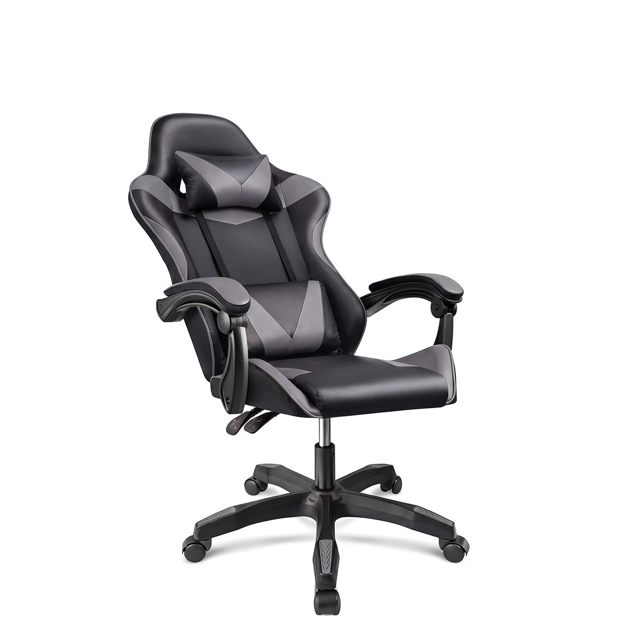 Una silla de juego ergonómica negra y gris con reposacabezas y ruedas sobre fondo blanco.