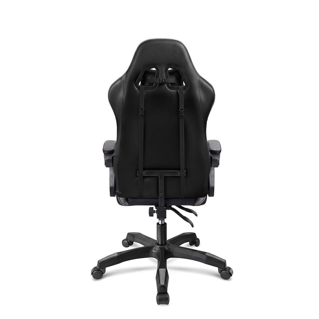 Vista trasera de una silla de juego negra con ruedas y correas ajustables sobre fondo blanco.