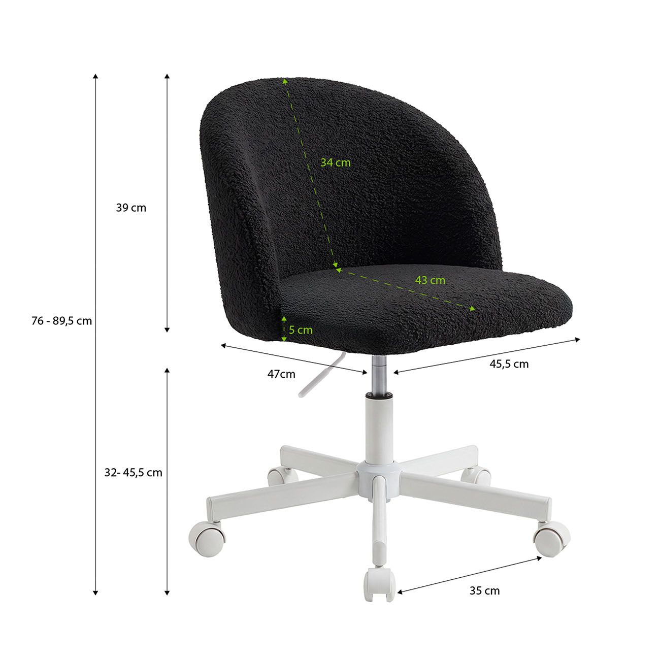 Una silla de oficina negra y esponjosa con patas blancas y ruedas, mostrada con dimensiones.