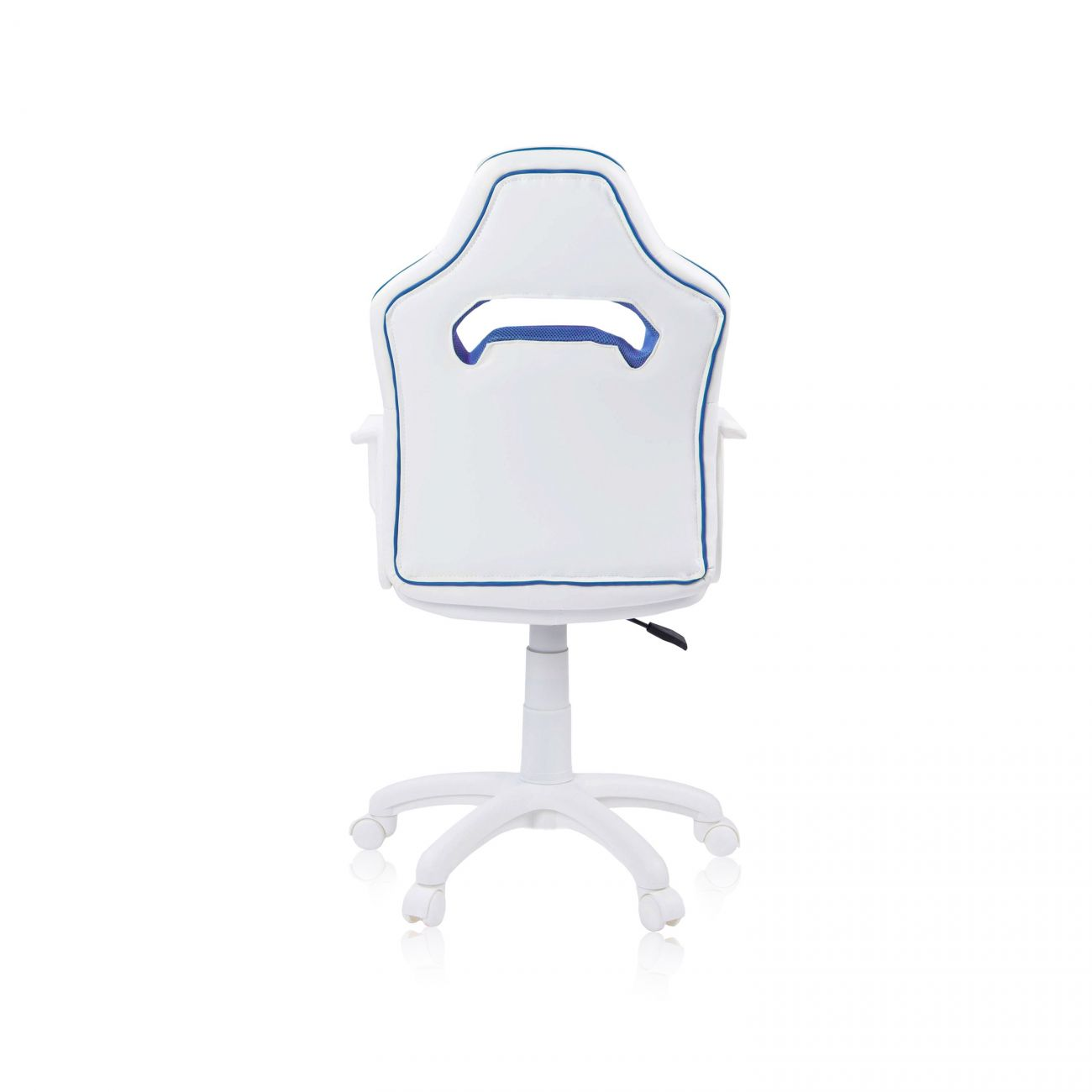Vista trasera de una silla de oficina blanca con detalles azules y ruedas sobre fondo blanco.