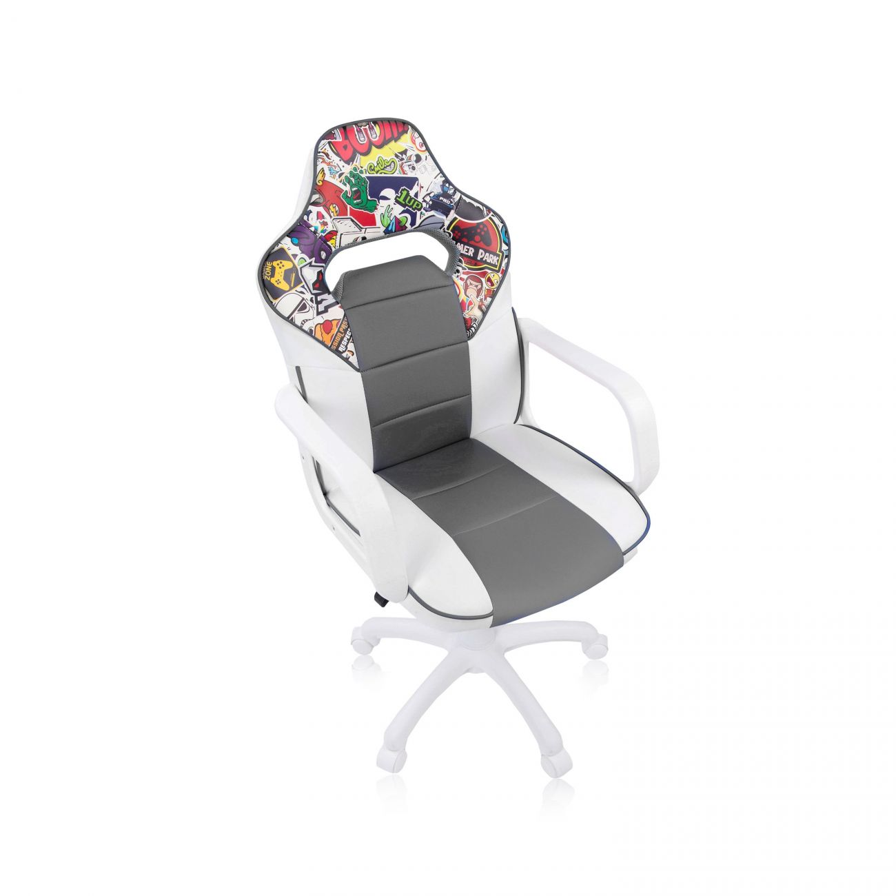 Una silla de juego blanca y gris con pegatinas de colores en el respaldo, sobre fondo blanco.