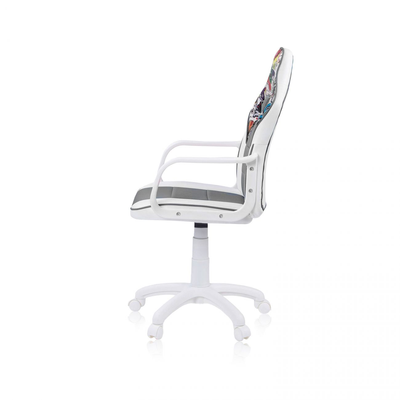 Vista lateral de una silla de oficina blanca con un patrón de cómic colorido en el respaldo y asiento gris.