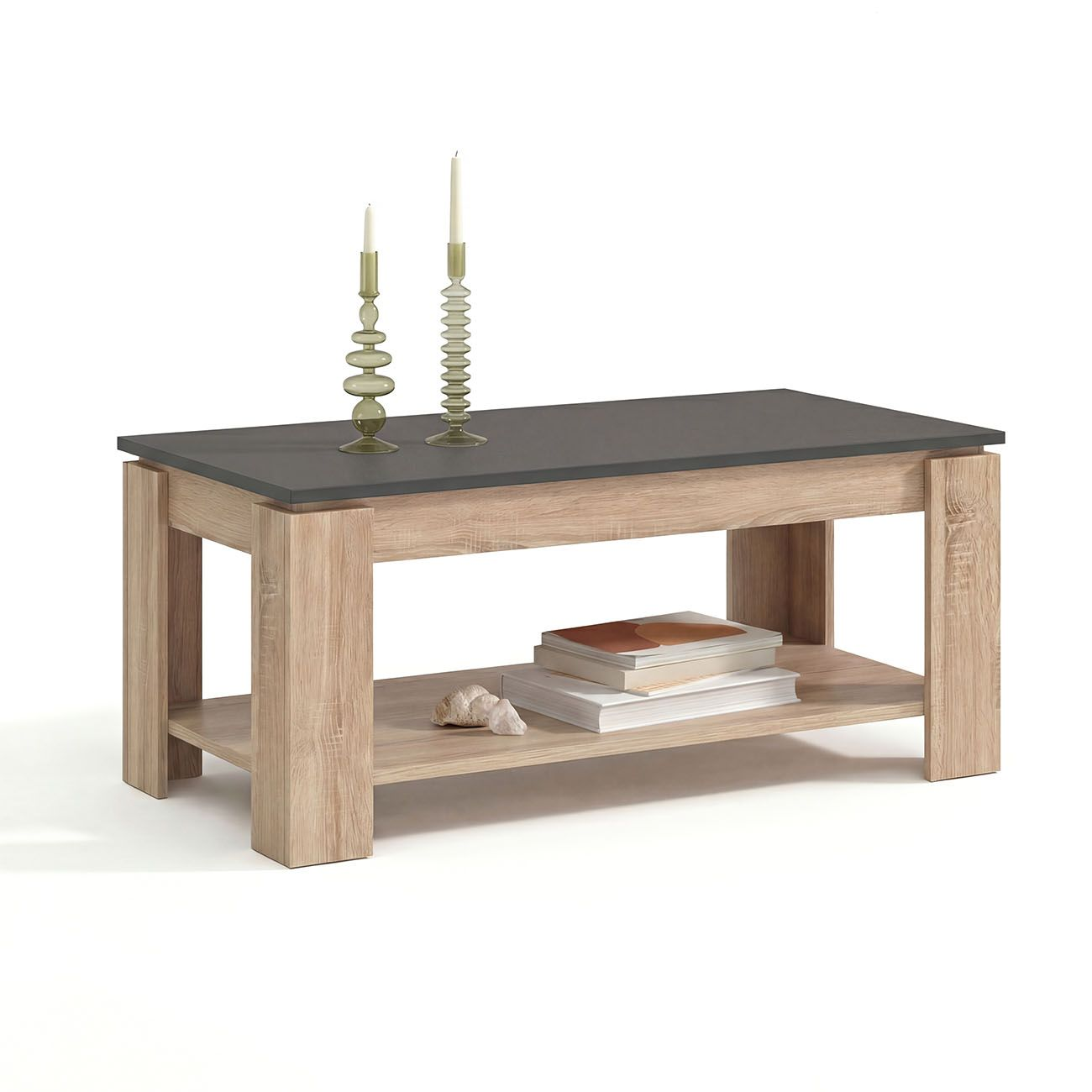 Mesa de centro de madera moderna con tapa oscura, velas arriba y libros abajo sobre fondo blanco.