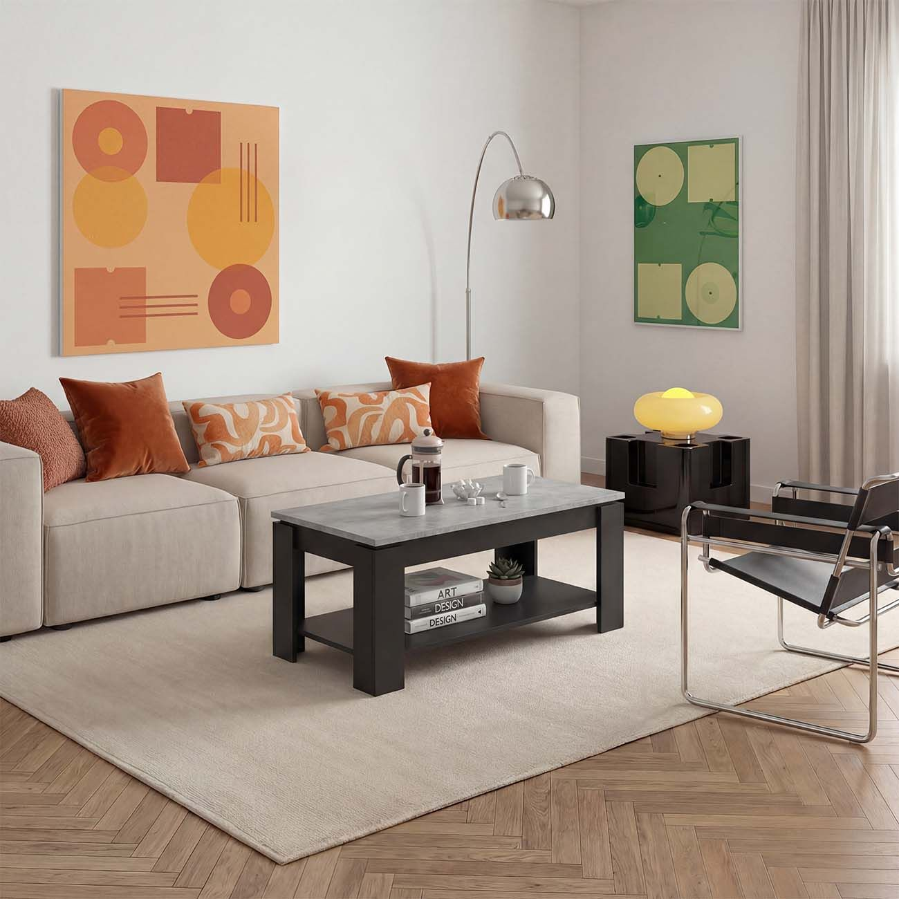Sala de estar moderna con un sofá beige, cojines naranjas, mesa de centro y arte abstracto en las paredes.